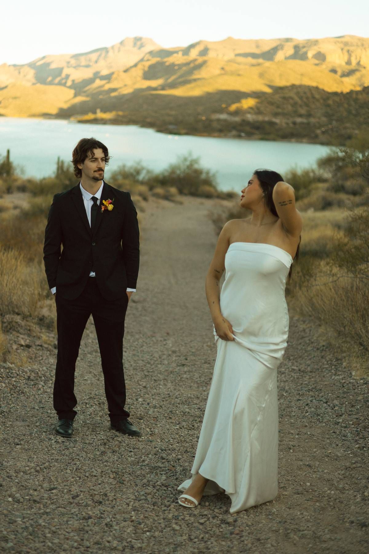 Wedding Photographer in Phoenix, Wedding Photographer in Arizona, Elopement Photographer in Arizona, Couple Eloping at Superstition Mountain