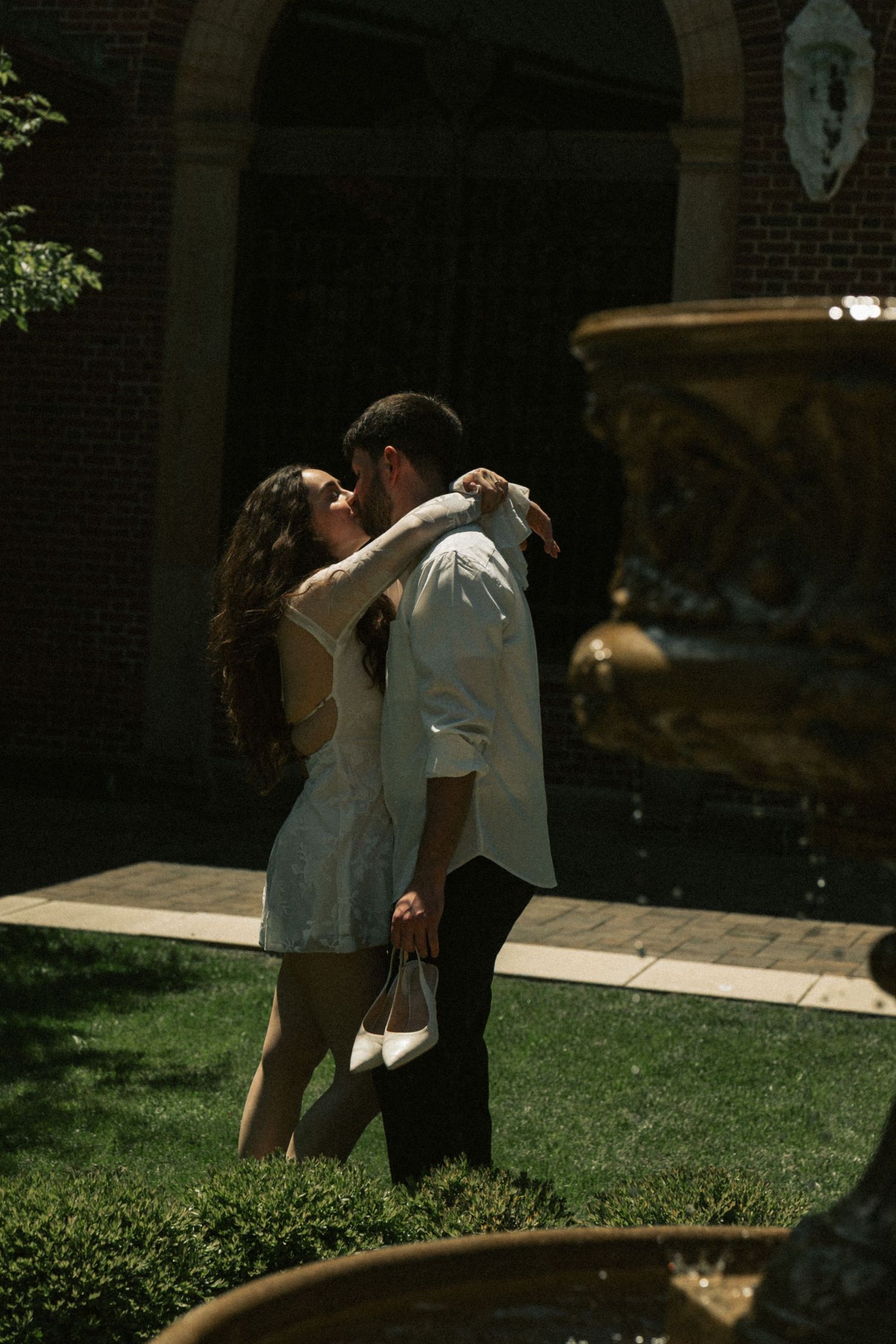 Dayton Ohio Photographer, Engagement Session at the Dayton Art Institute in Dayton OH.