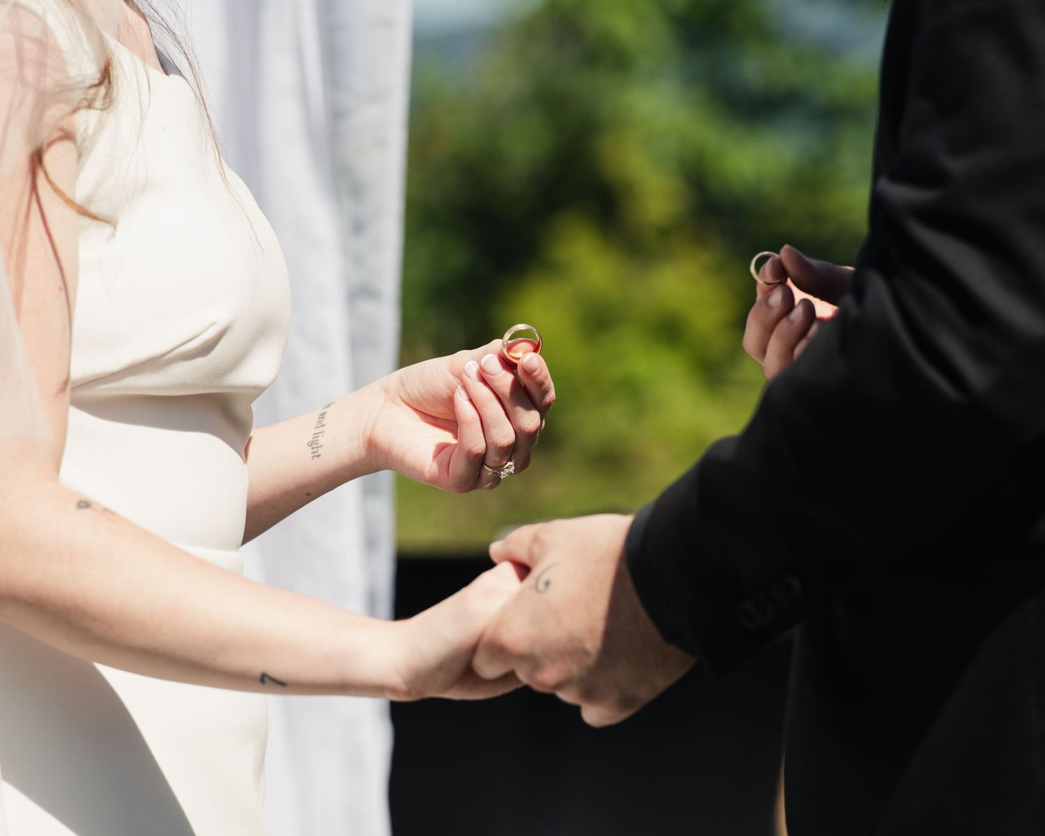 Dreamy wedding photography near Seattle, Washington at Edlynn Farm in Graham, Washington under Mt. Rainier during the summer.