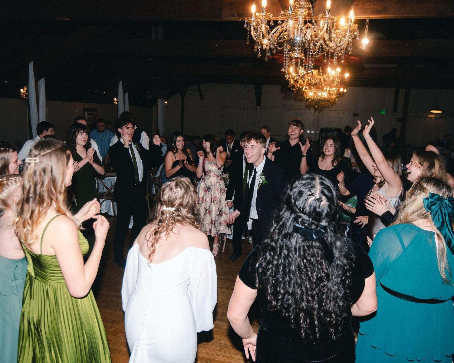 Classic, vibey wedding photography in Washington of the Pacific Northwest at Copper Gables barn during a magical winter day.