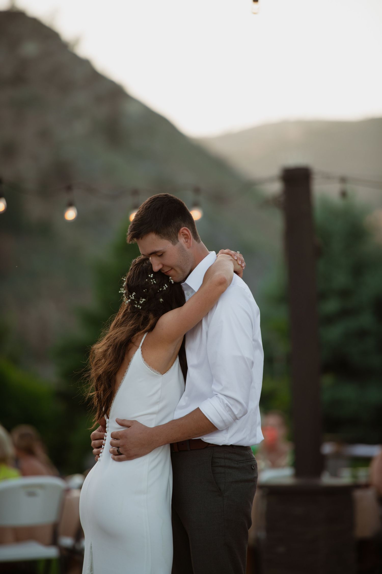 Beautiful wedding photography in Lake Chelan, Washington at Shadow Mountain Events during summer.