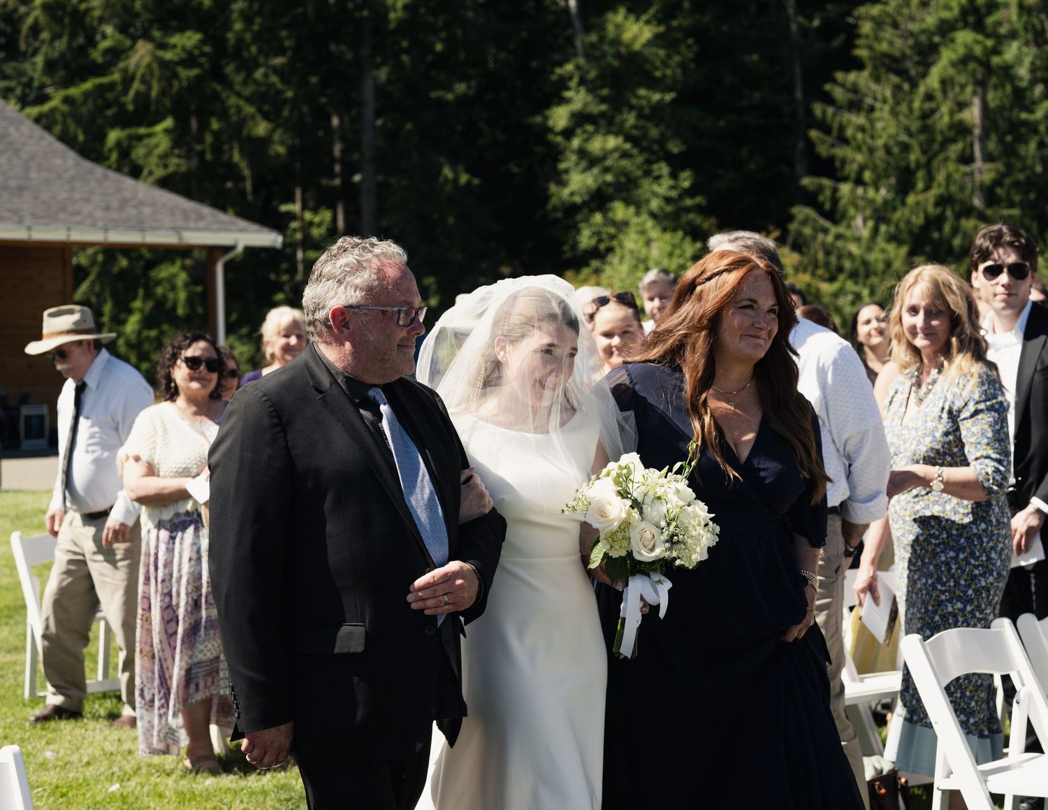 Dreamy wedding photography near Seattle, Washington at Edlynn Farm in Graham, Washington under Mt. Rainier during the summer.