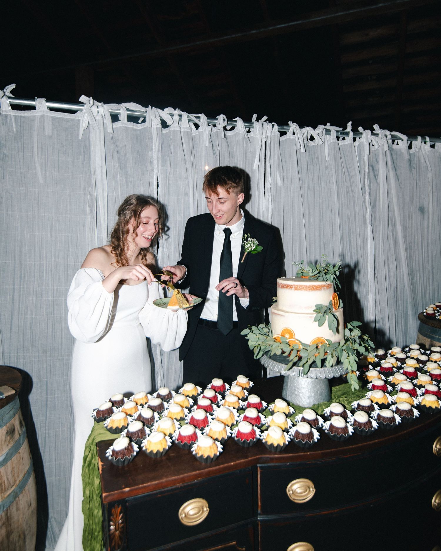 Classic, vibey wedding photography in Washington of the Pacific Northwest at Copper Gables barn during a magical winter day.