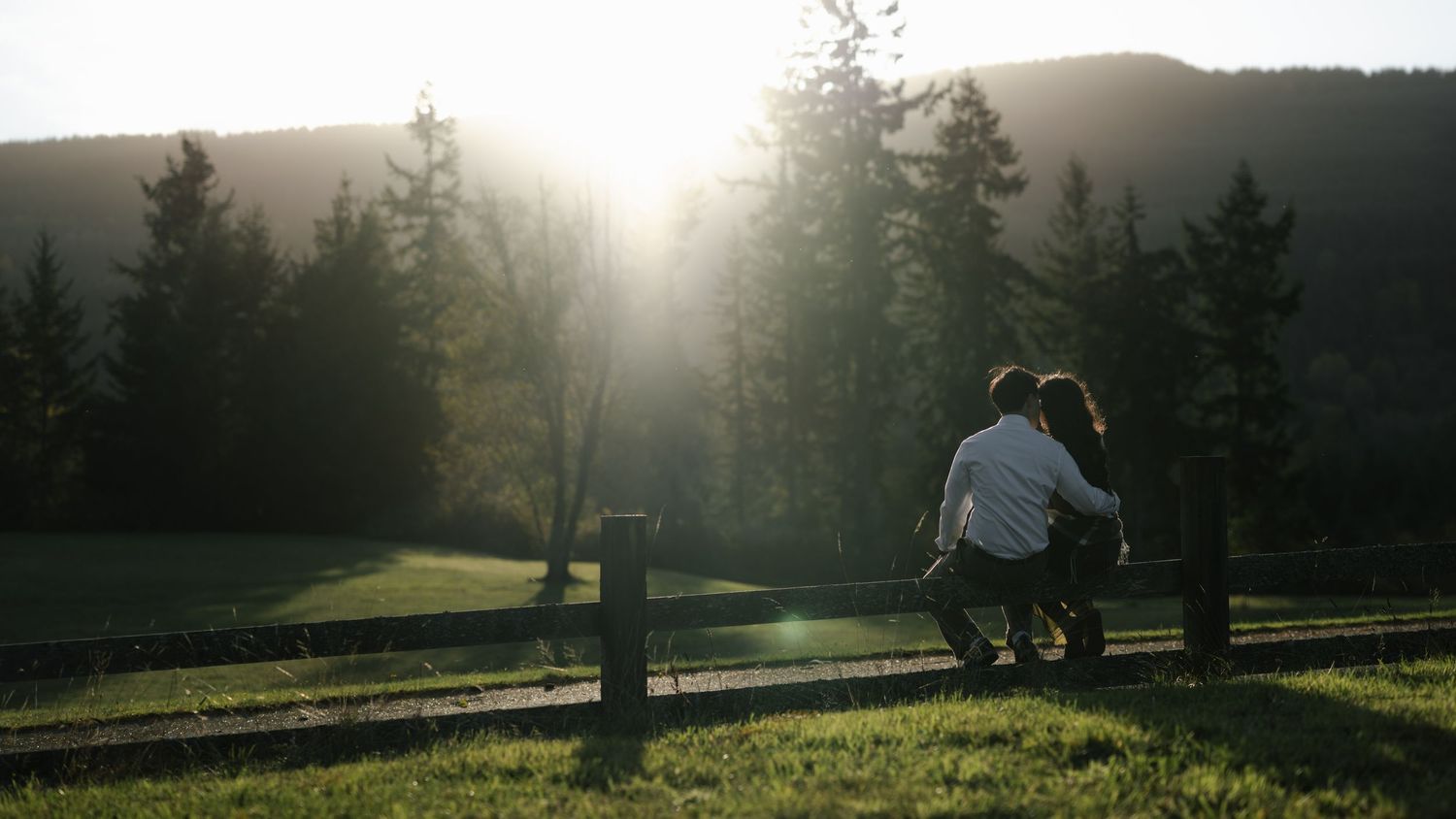 Dreamy engagement photos near Seattle, Washington in Mount Vernon, Washington during the fall.