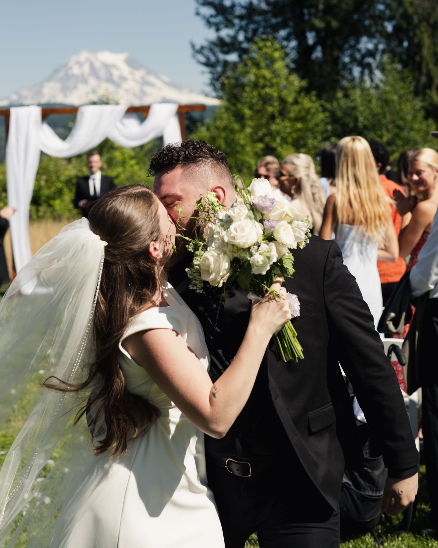 Dreamy wedding photography near Seattle, Washington at Edlynn Farm in Graham, Washington under Mt. Rainier during the summer.