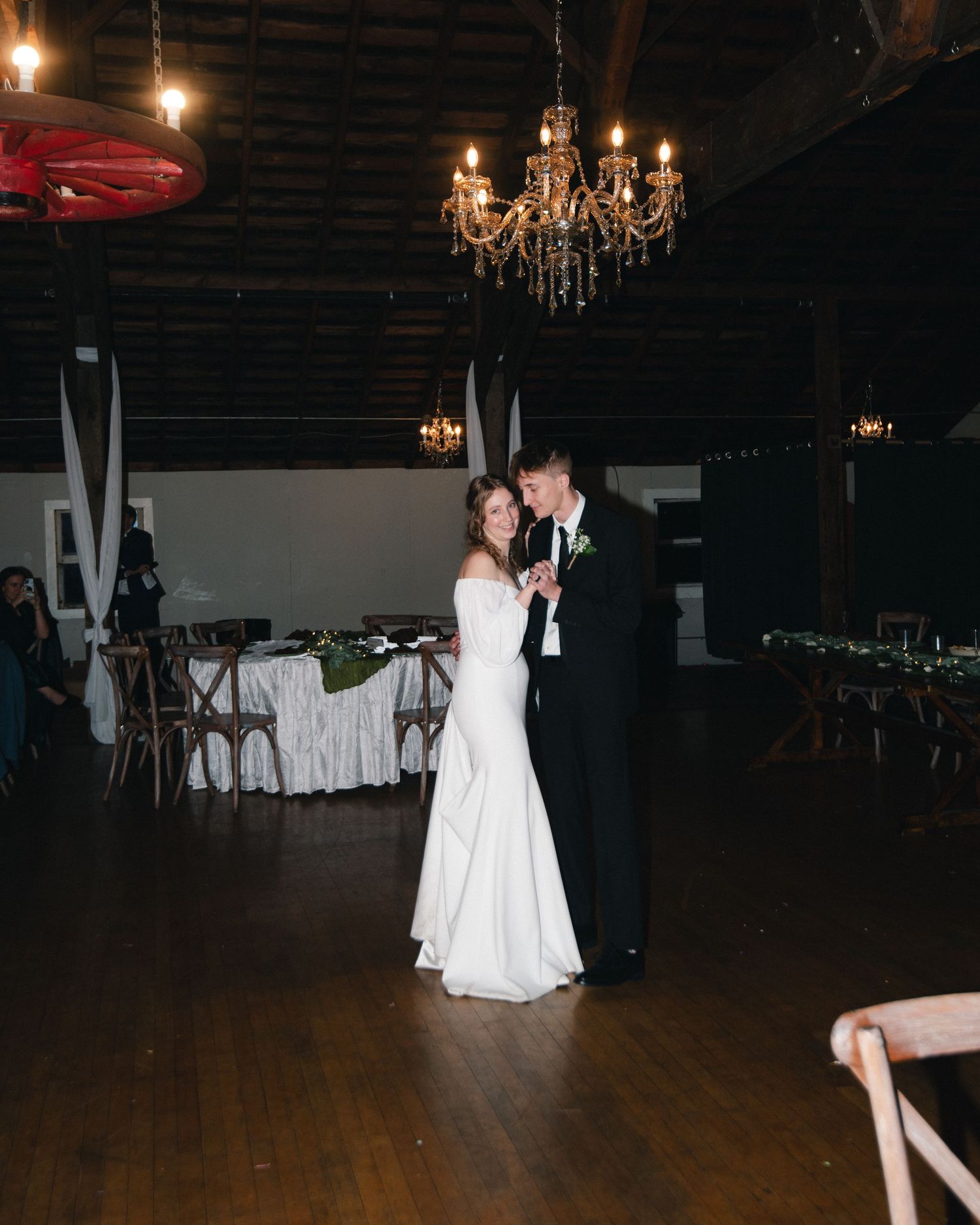 Classic, vibey wedding photography in Washington of the Pacific Northwest at Copper Gables barn during a magical winter day.