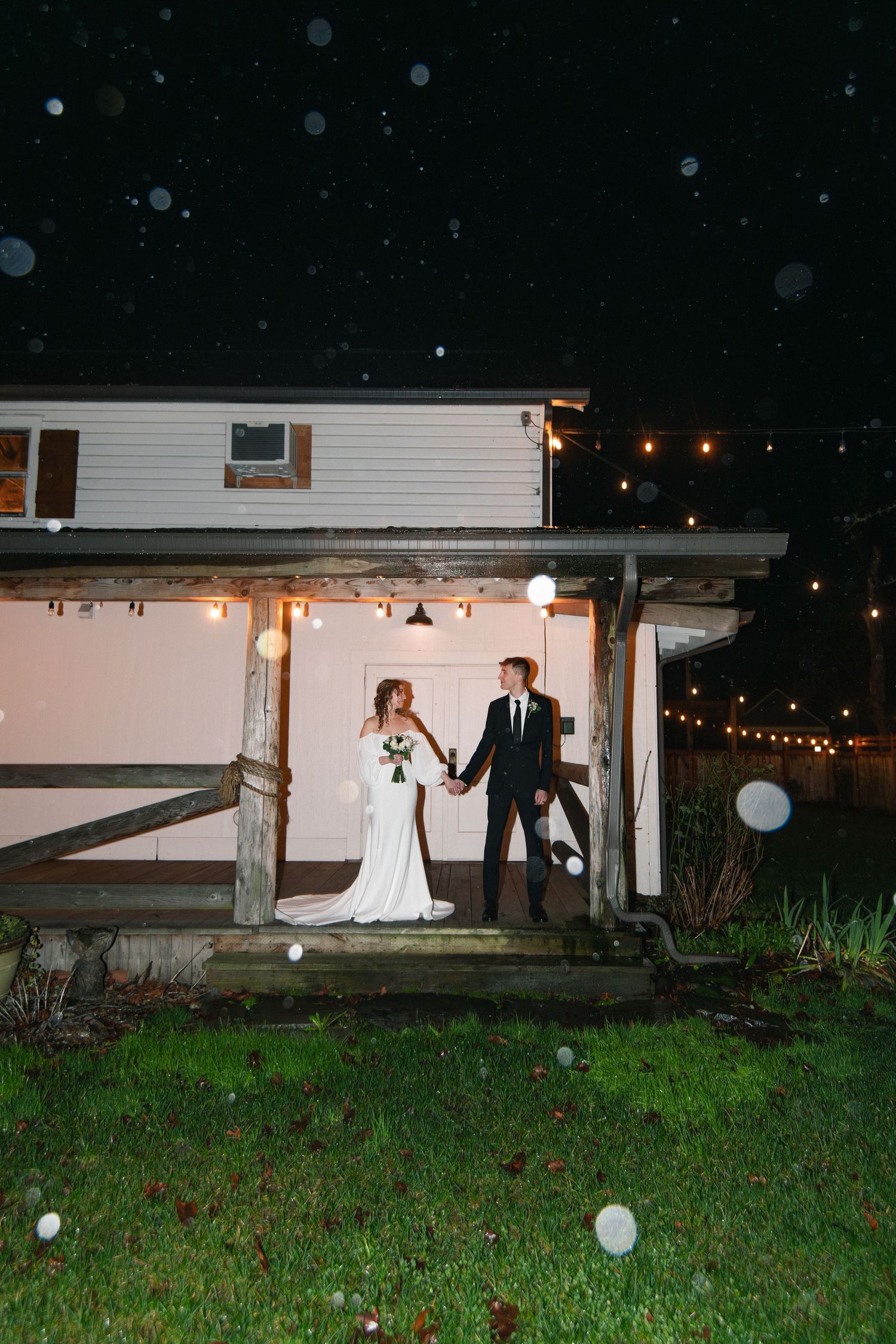 Classic, vibey wedding photography in Washington of the Pacific Northwest at Copper Gables barn during a magical winter day.