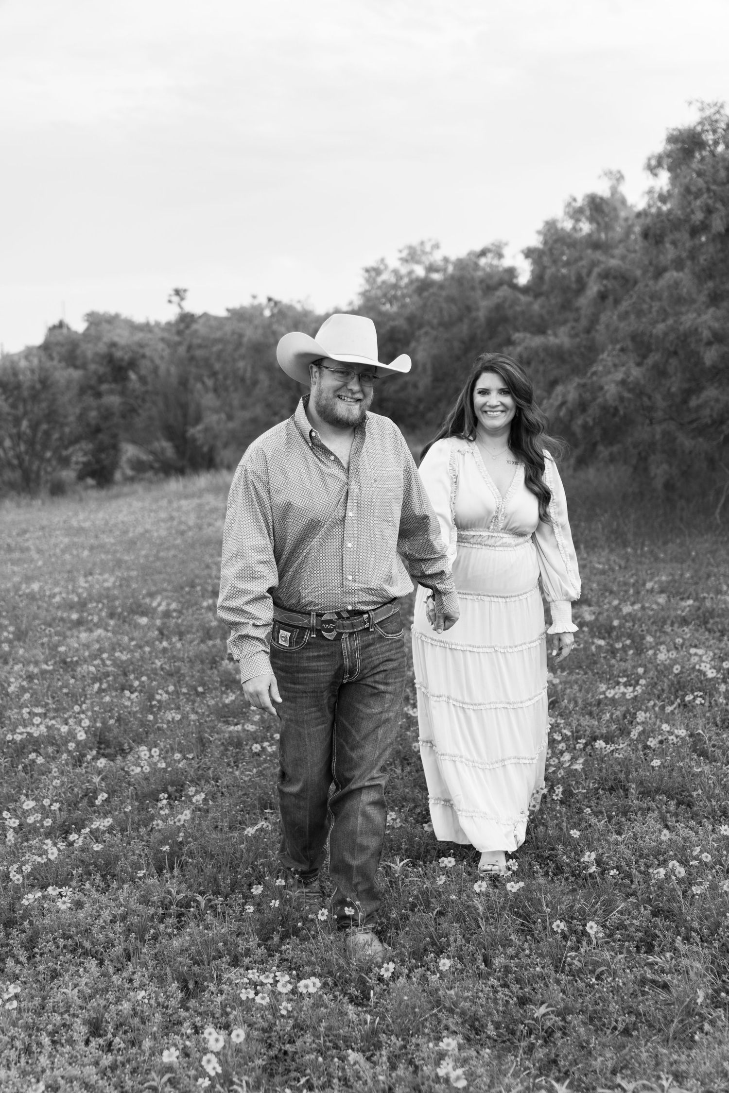 Couple session in black and white in west Texas