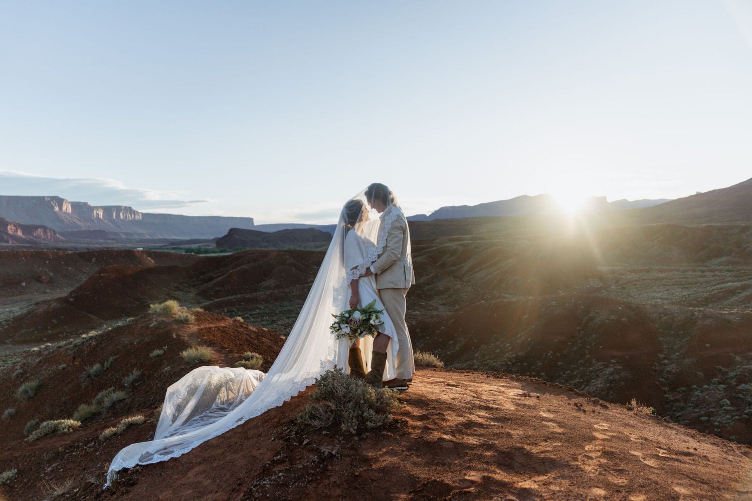 Elopement session at sunrise in Moab, Utah