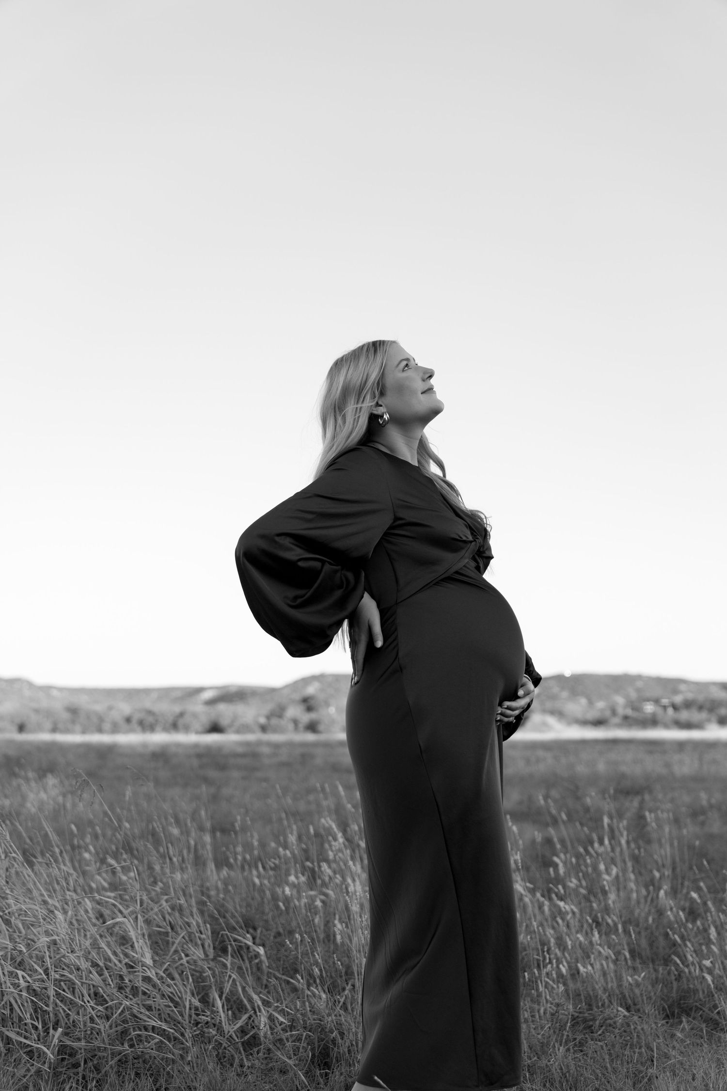 Black and white maternity session in Buffalo Gap, Texas with Rachel Nicole Photography