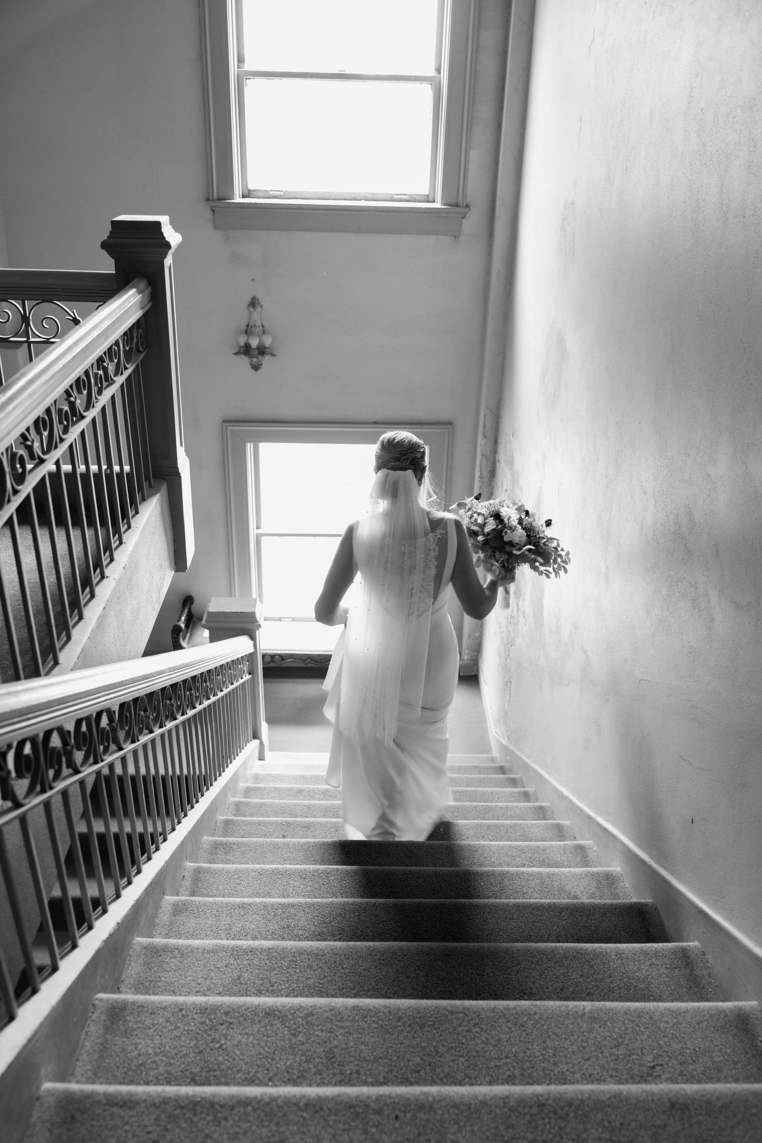 Bridal moments in black and white in Sweetwater, Texas