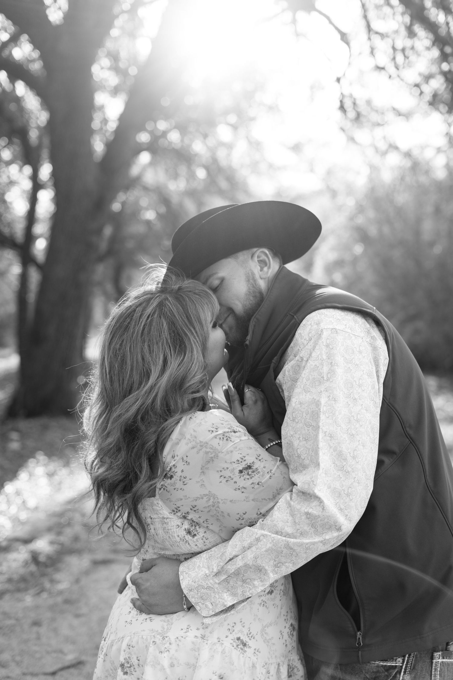 Engagement session in black and white at sunset in Sweetwater, Texas