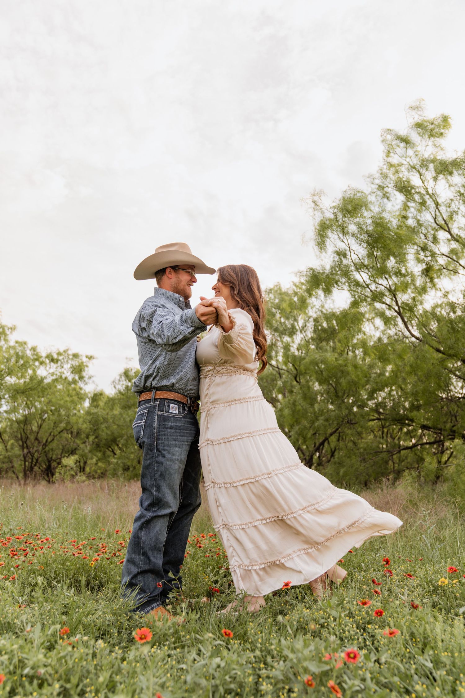 Engagement session in nature in Sweetwater, Texas