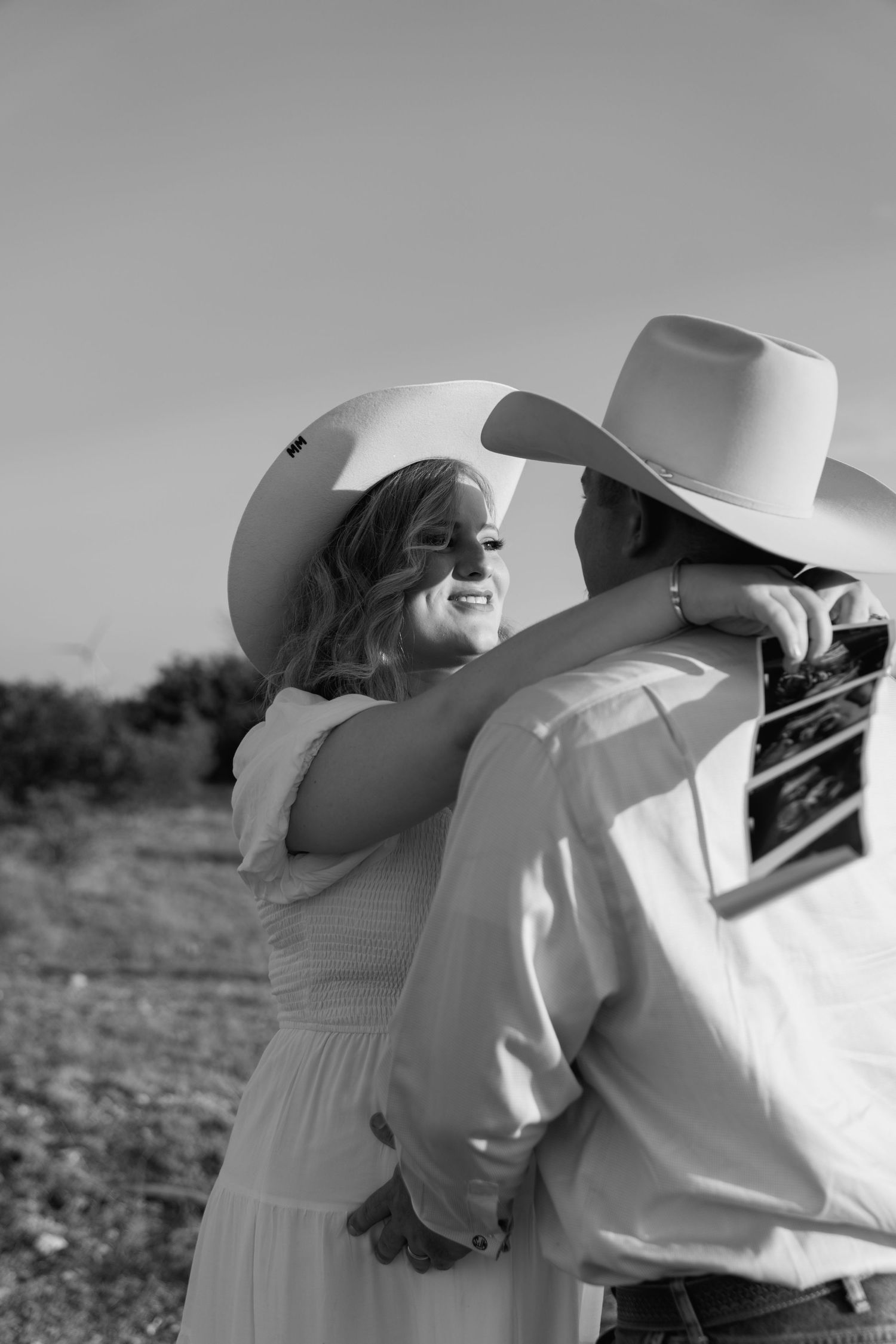 black and white maternity session in Sweetwater, Texas