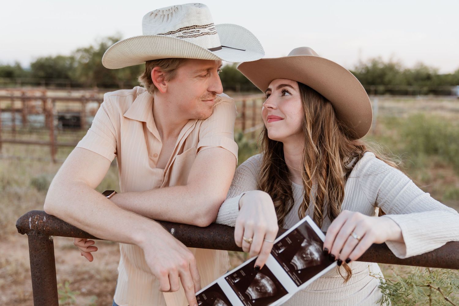 Maternity session in west Texas with Rachel Nicole Photography
