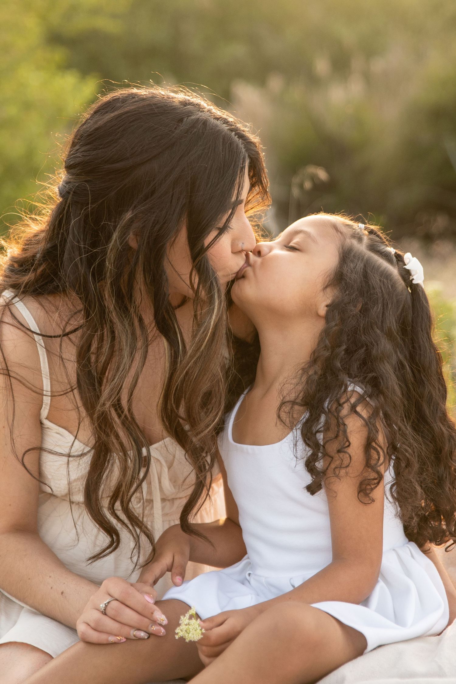 a daughter kissing her mom in boise idaho