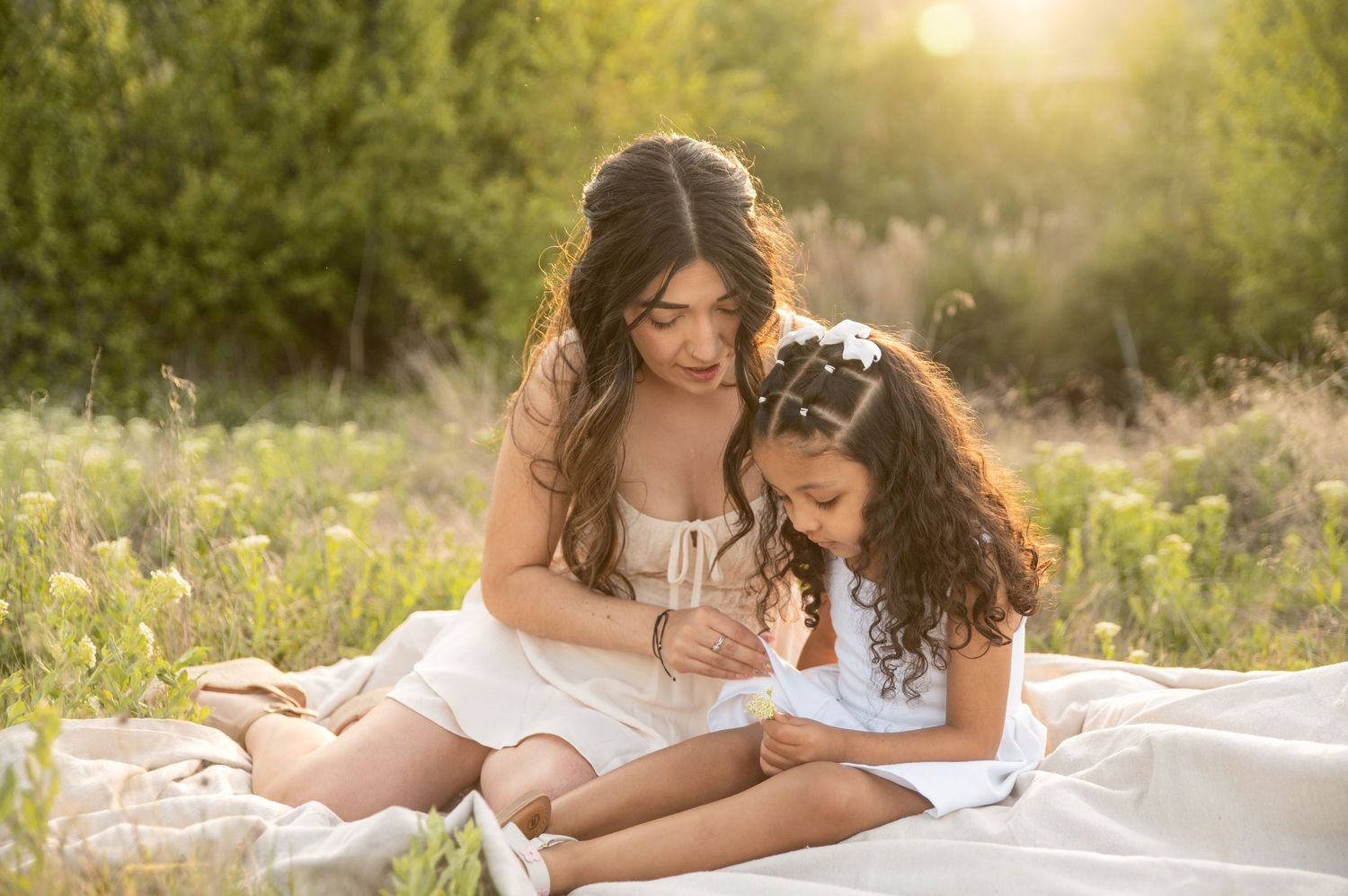 a candid moment of a mom and a daughter in Boise, Idaho.