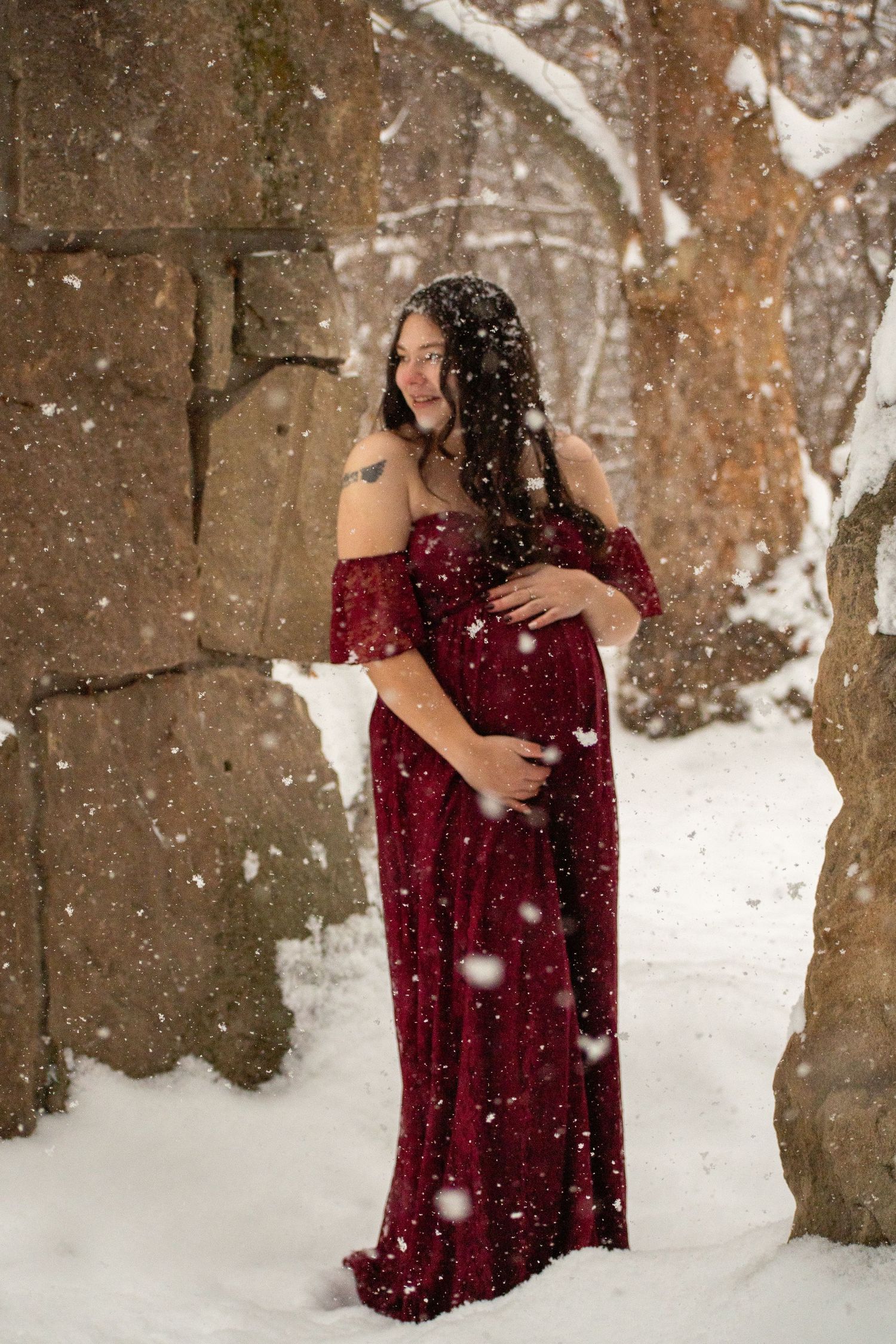 a snowy maternity photoshoot in boise, Idaho.