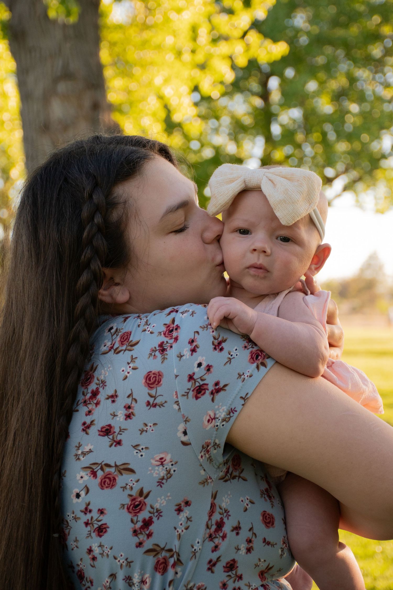 a mom kissing her baby at a photoshoot in Nampa, idaho.