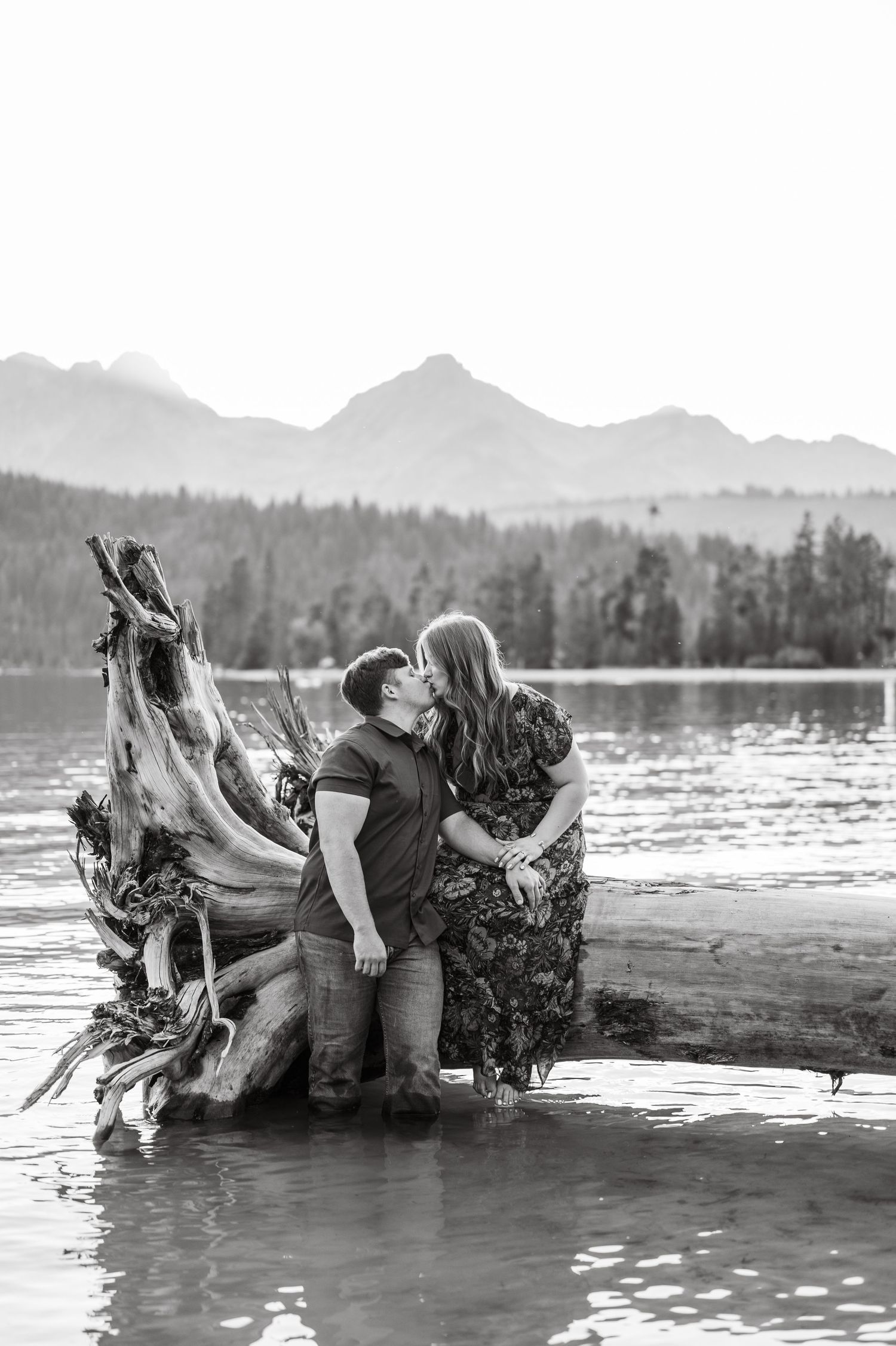 A couple kissing at Redfish lake in front of the Sawtooth mountains.