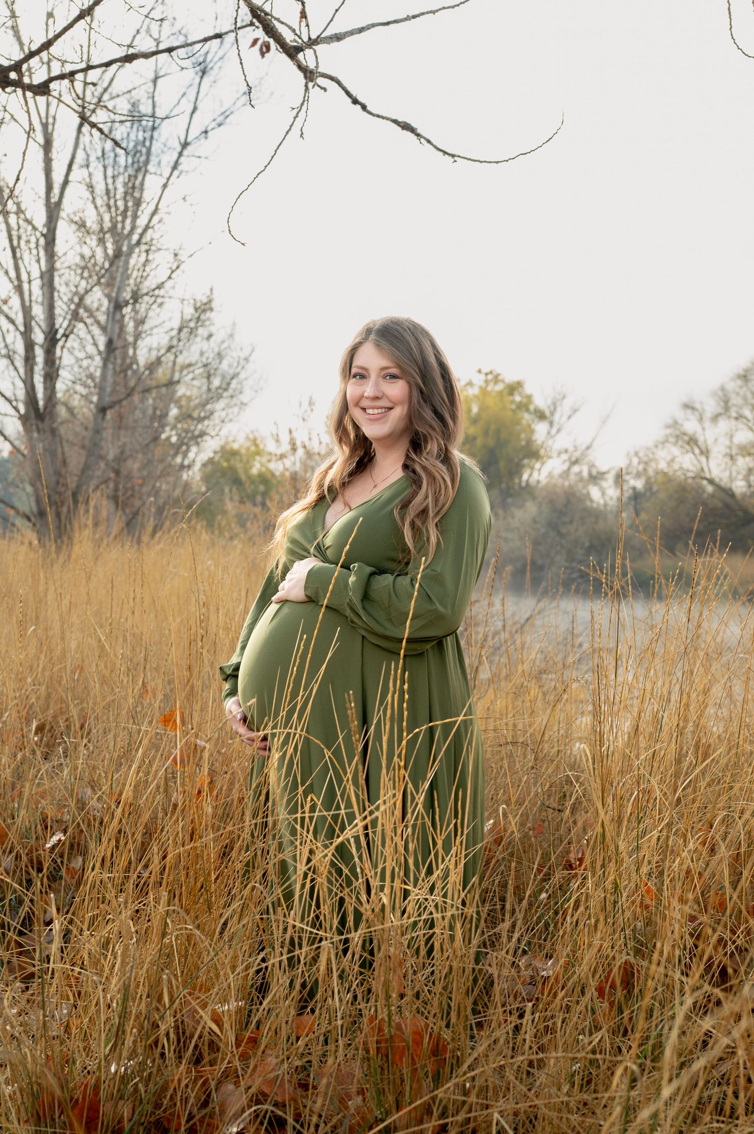 a maternity shoot at Wilson ponds in Nampa