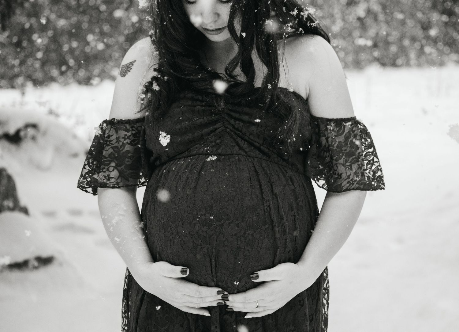 a snowy maternity session in boise, idaho.