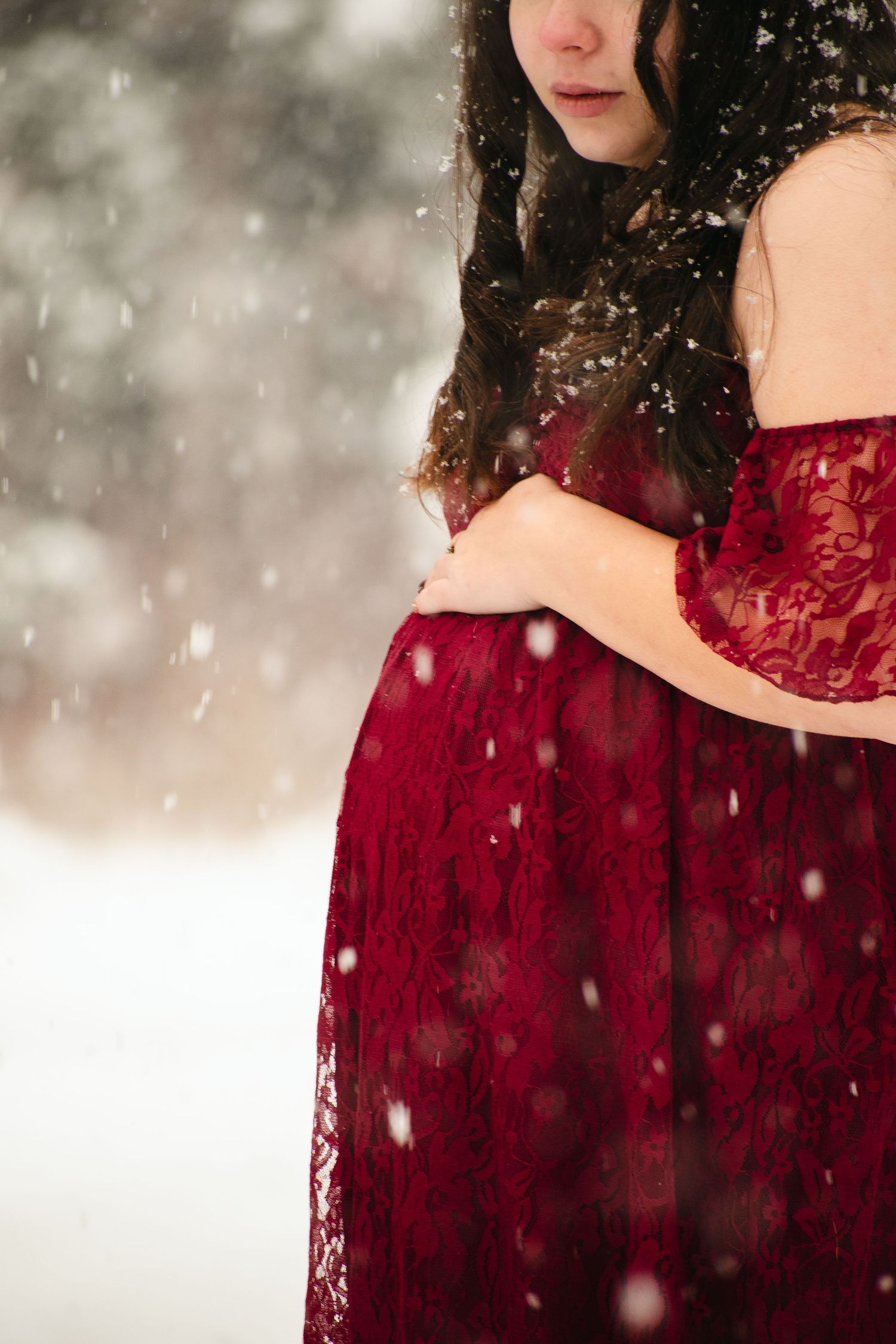 a snowy maternity shoot in boise idaho