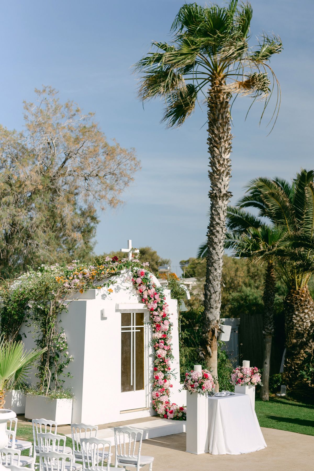 Ktima 48 wedding in Greece with refined and natural wedding portraits