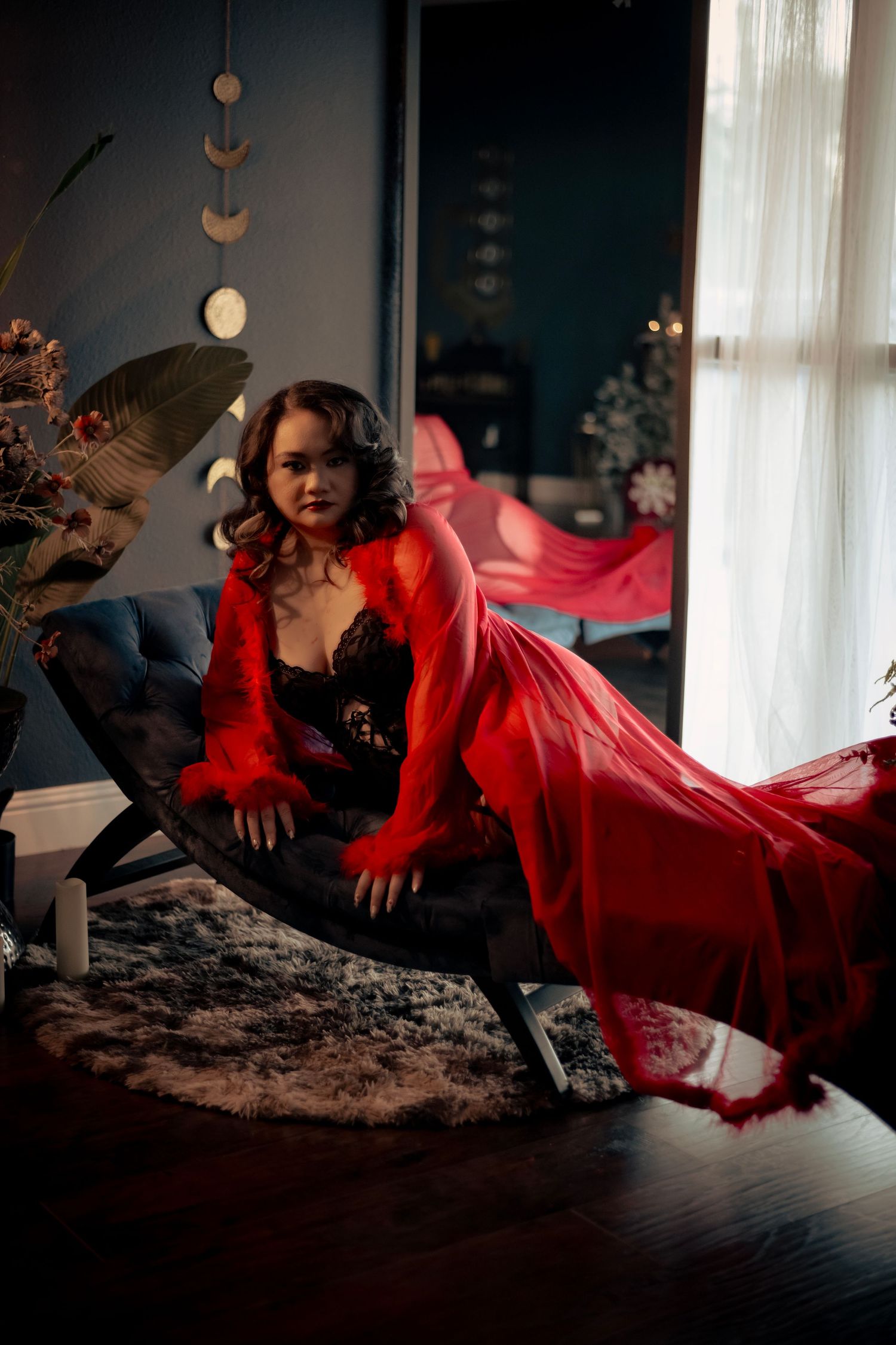 Luxury Las Vegas boudoir photographer specializing in dark and moody fine art portraits. Vintage Marilyn Monroe pin up boudoir las Vegas
