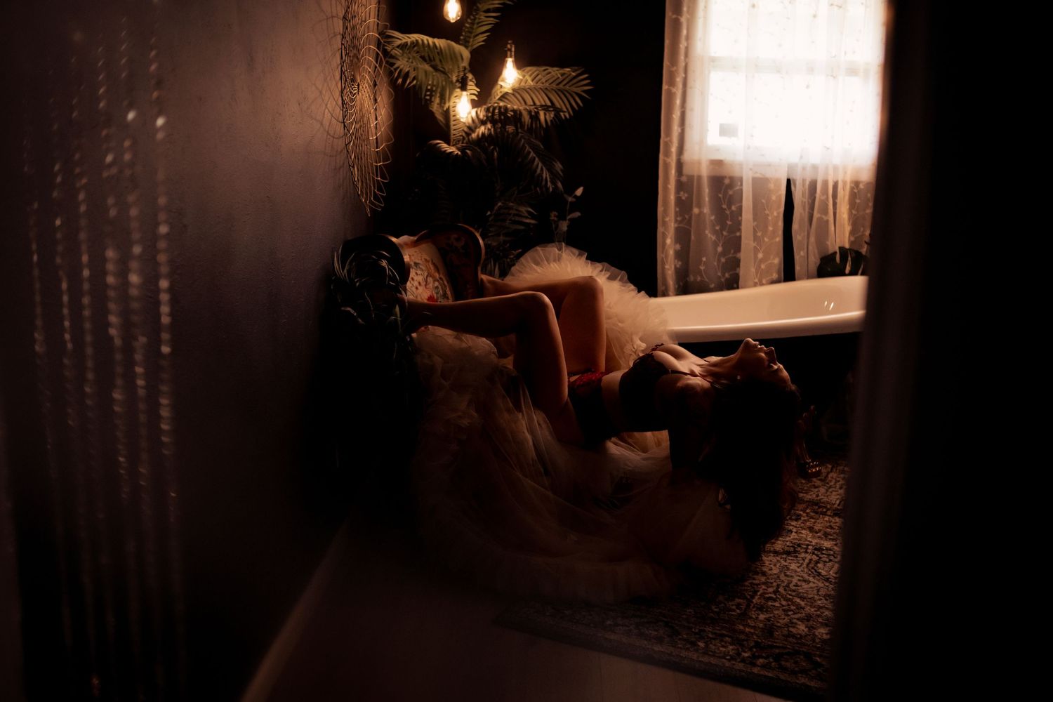 Las Vegas boudoir photographer offering dark, moody, and luxurious sessions that honor your beauty, confidence, and power. boudoir las vegas