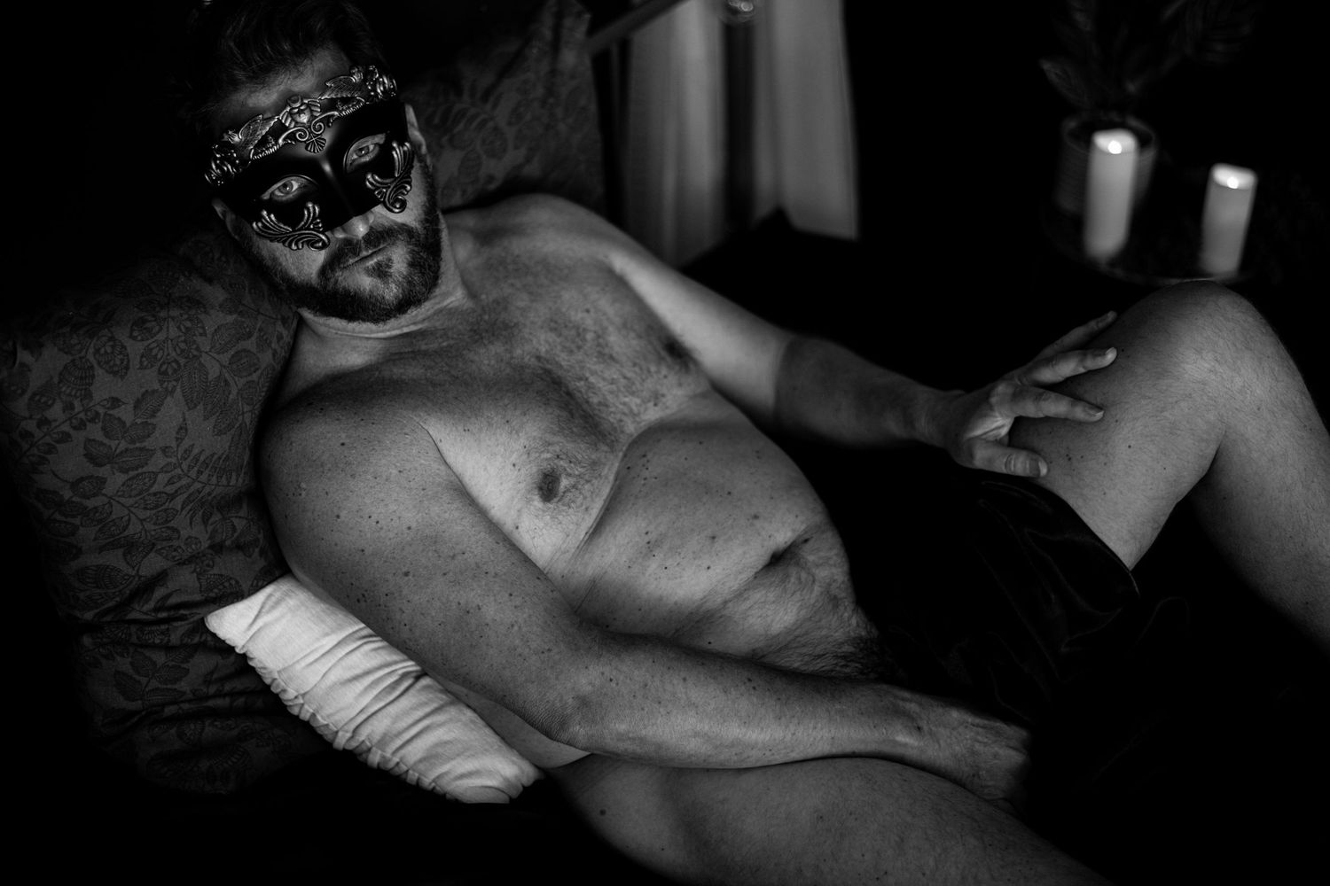 Dark and moody men’s boudoir portrait by Las Vegas photographer Foxy Moon, capturing strength, style, and confidence. Luxury dudeoir photo