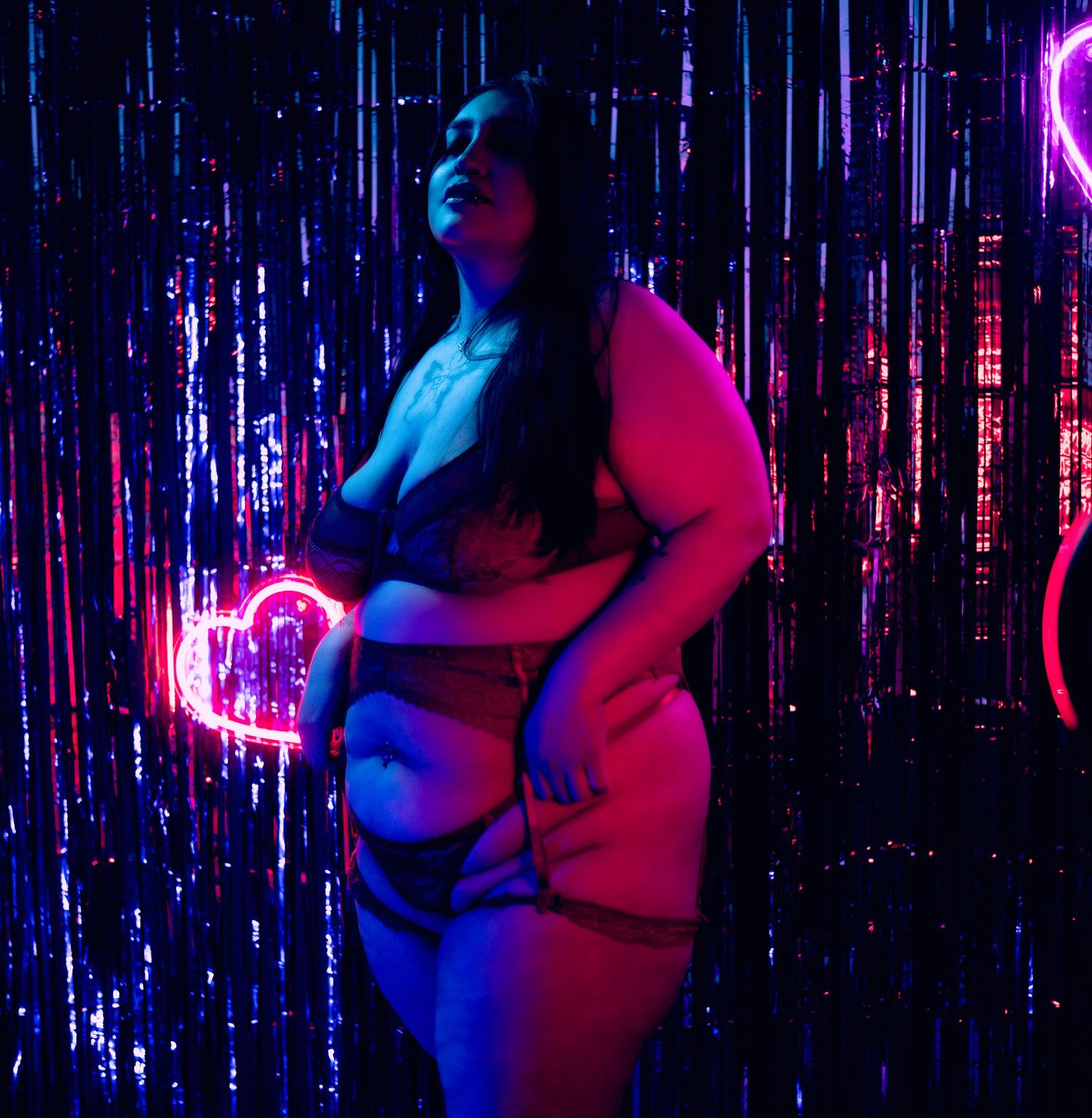 Las Vegas neon boudoir portrait — a luxury mix of confidence, art, and sensuality. empowering plus size boudoir curvy neon session.