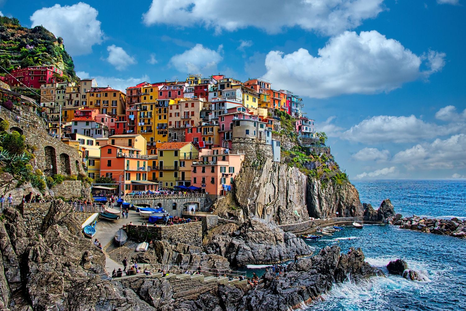 Manarola village with colorful cliffside buildings overlooking the rocky Ligurian Sea coastline, Cinque Terre, Italy.