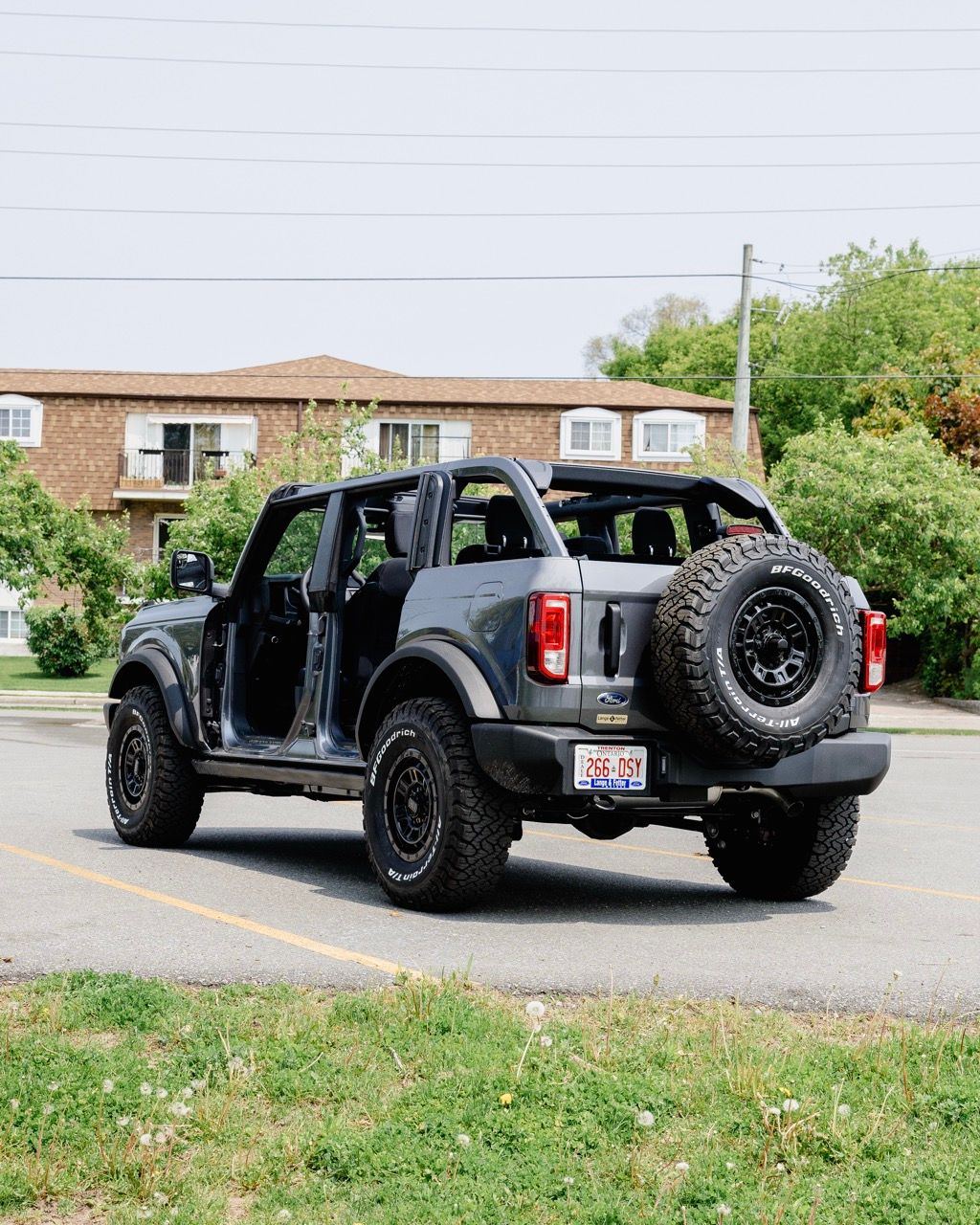 Rear three-quarter view of a 2025 Ford Bronco with spare tire mount and aggressive off-road tires.