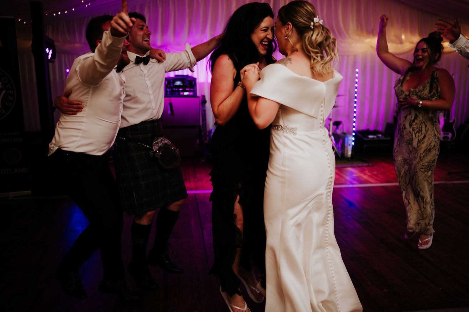 natural documentary wedding photographer