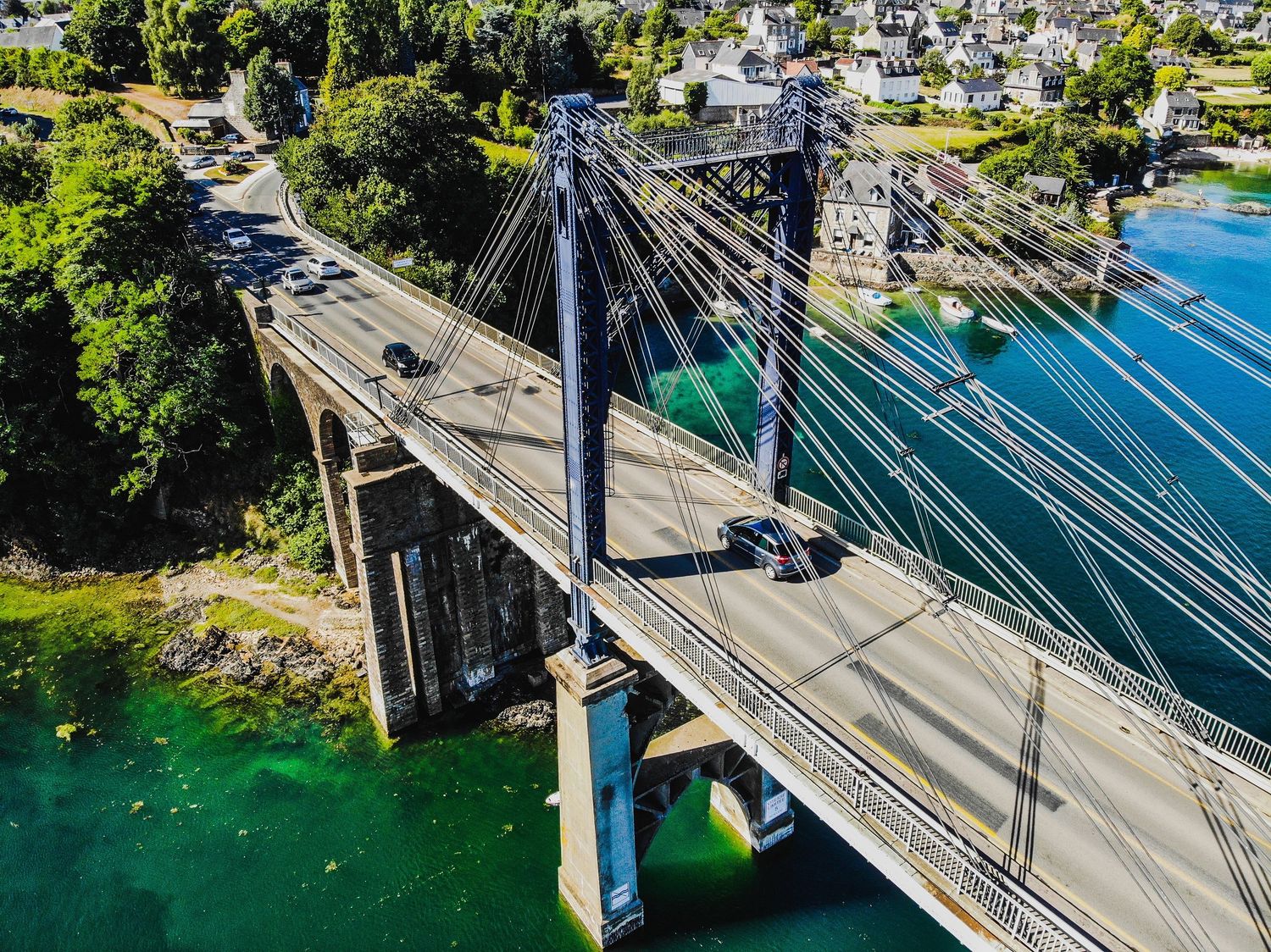 Photo d'un pont en bretagne pris en drone