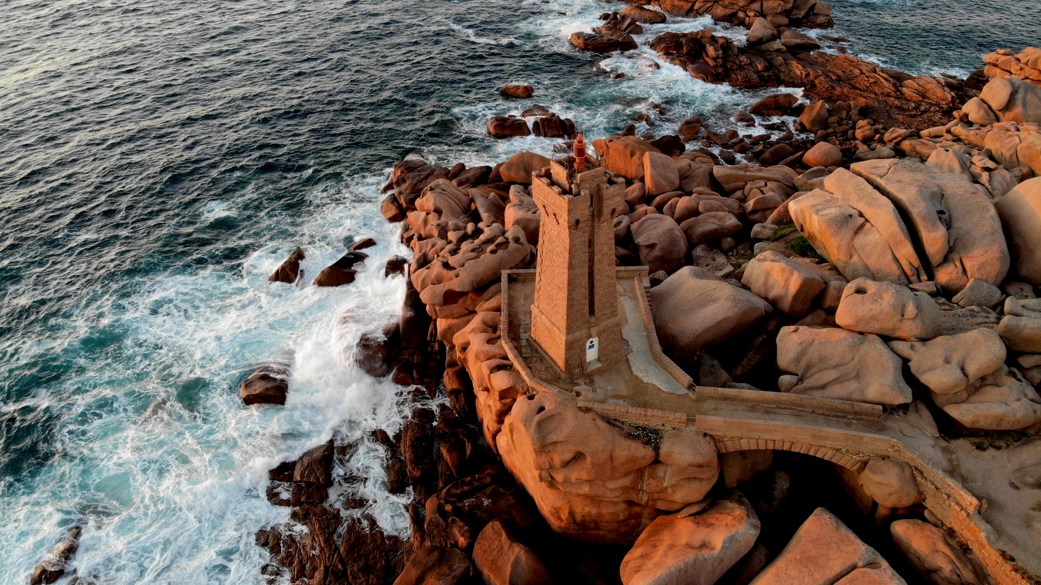 Photo au drone du phare de ploumanac'h