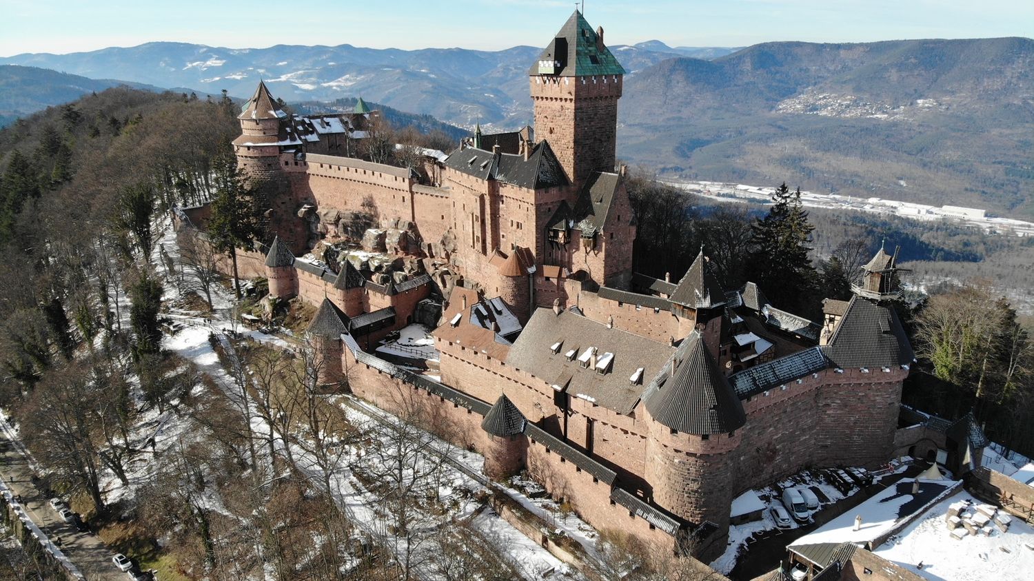 photo d'un chateau en drone