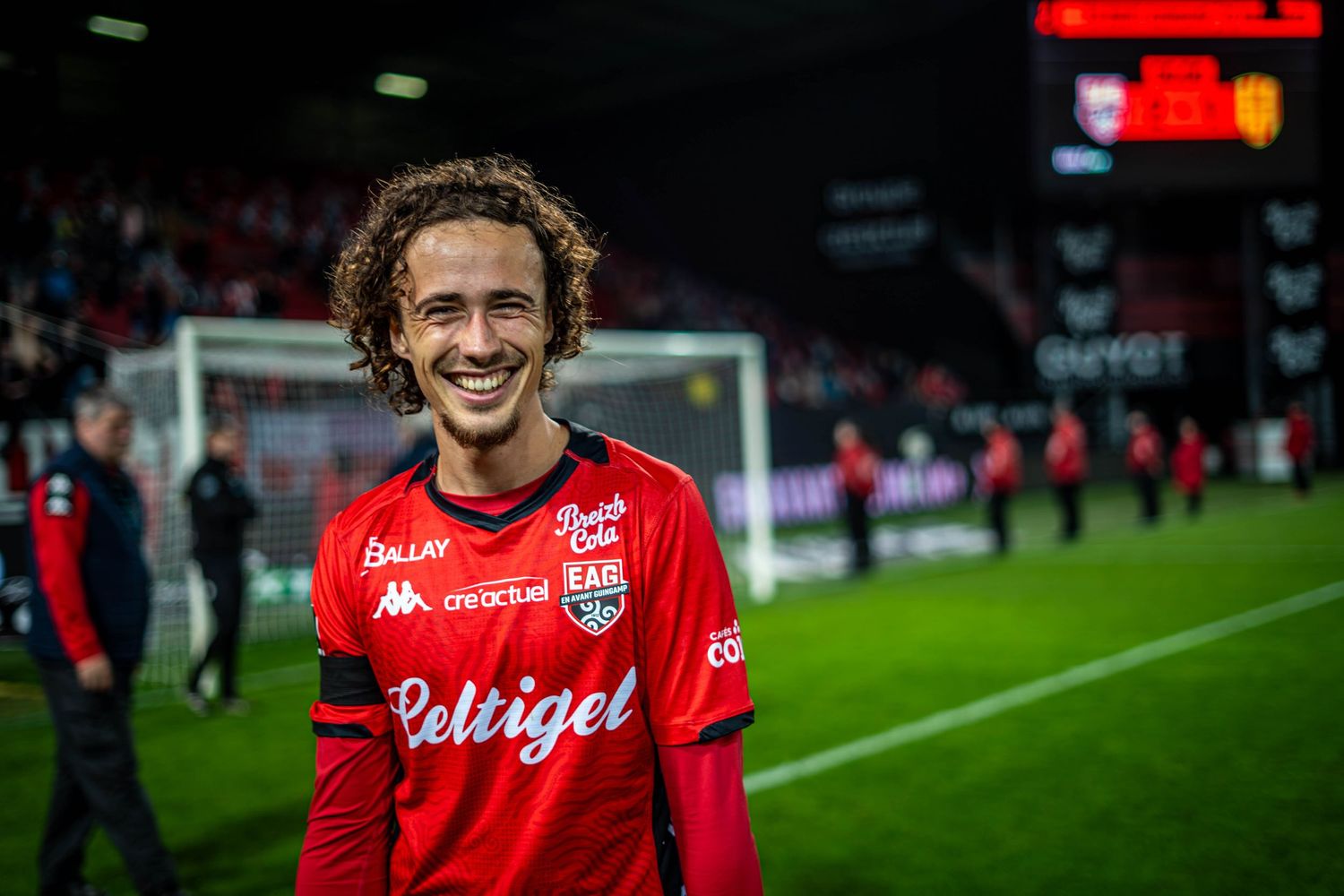 Sourire d'un joueur de Guingamp apres une victoire