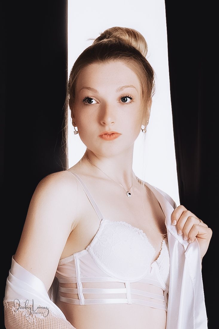 Boudoirfotografie in Andernach, Westerwald, Koblenz & Umgebung
Ein Braut-Boudoirshooting als sinnliche Erinnerung