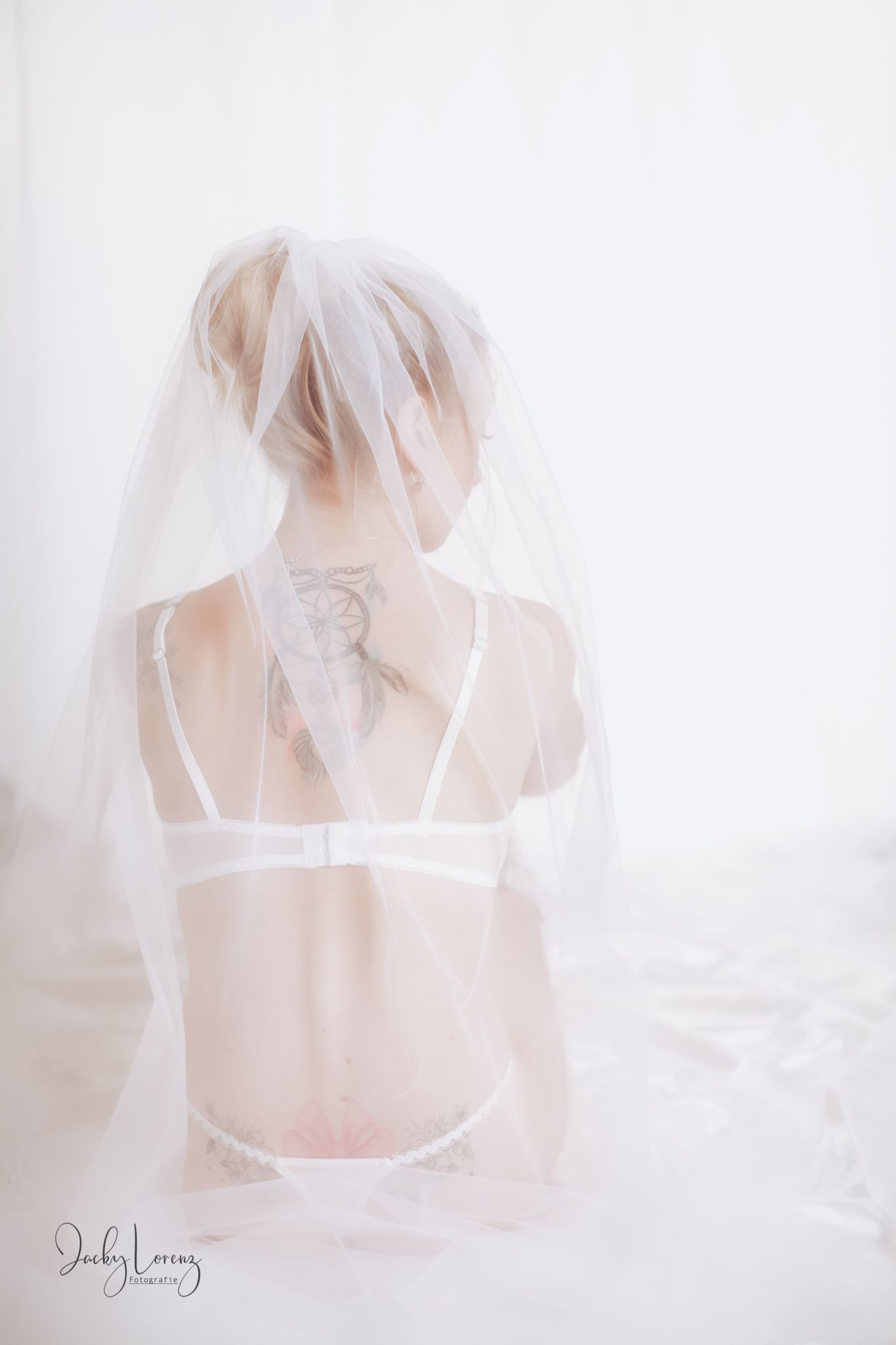 Boudoirfotografie in Andernach, Westerwald, Koblenz & Umgebung
Ein Braut-Boudoirshooting als sinnliche Erinnerung