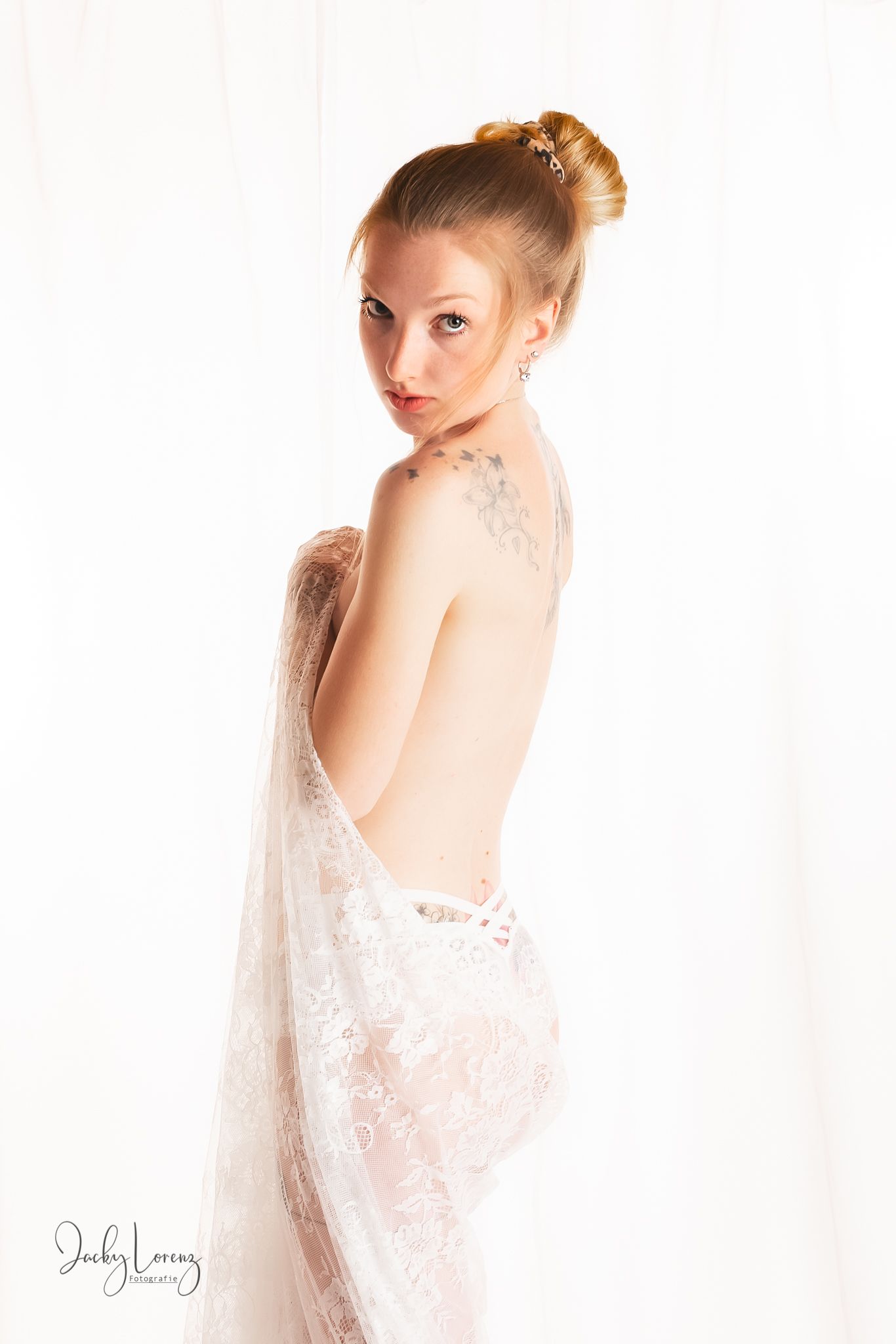 Boudoirfotografie in Andernach, Westerwald, Koblenz & Umgebung
Ein Braut-Boudoirshooting als sinnliche Erinnerung