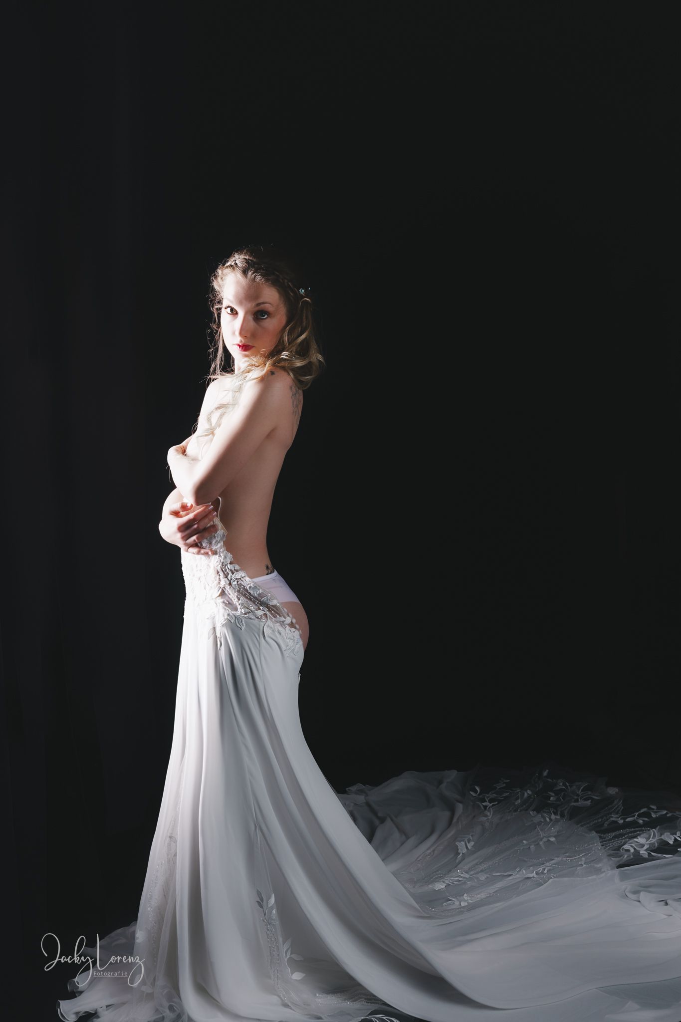 Boudoirfotografie in Andernach, Westerwald, Koblenz & Umgebung
Ein Braut-Boudoirshooting als sinnliche Erinnerung
