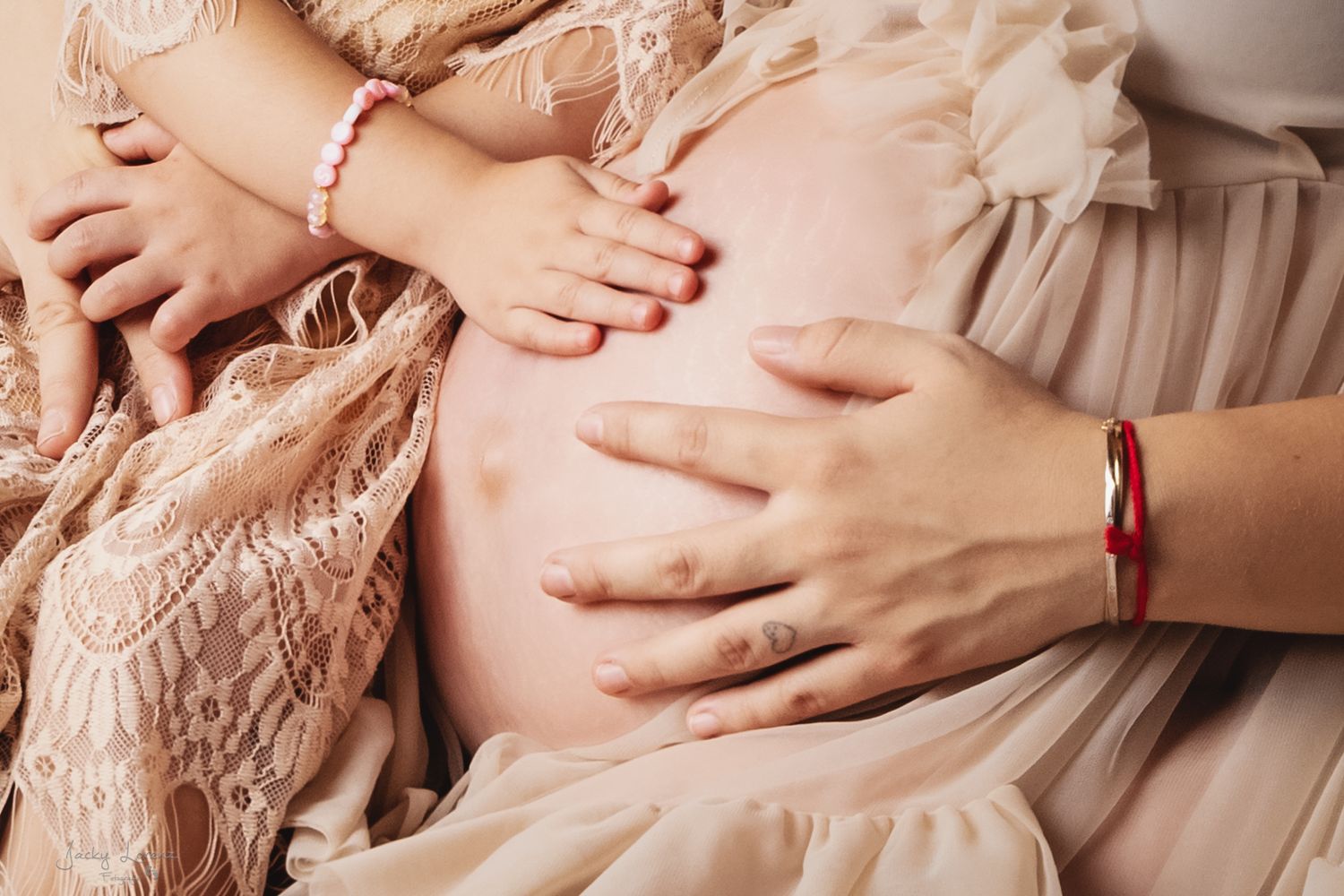 Babybauchfotografie in Andernach, Westerwald, Koblenz, Neuwied & Umgebung