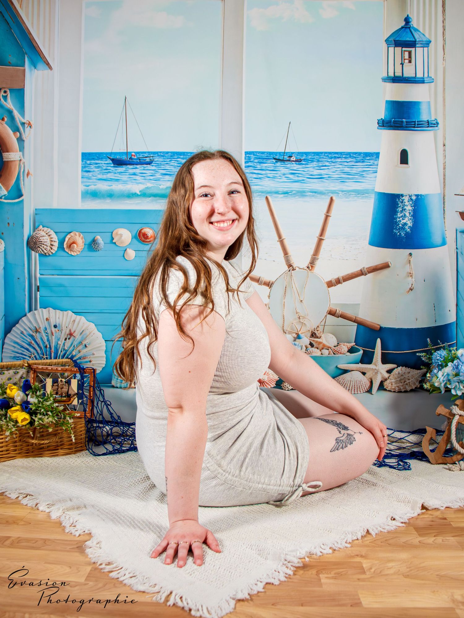 séance photo portrait en studio à Charlesbourg Québec. Sur fond à thématique bord de mer.
