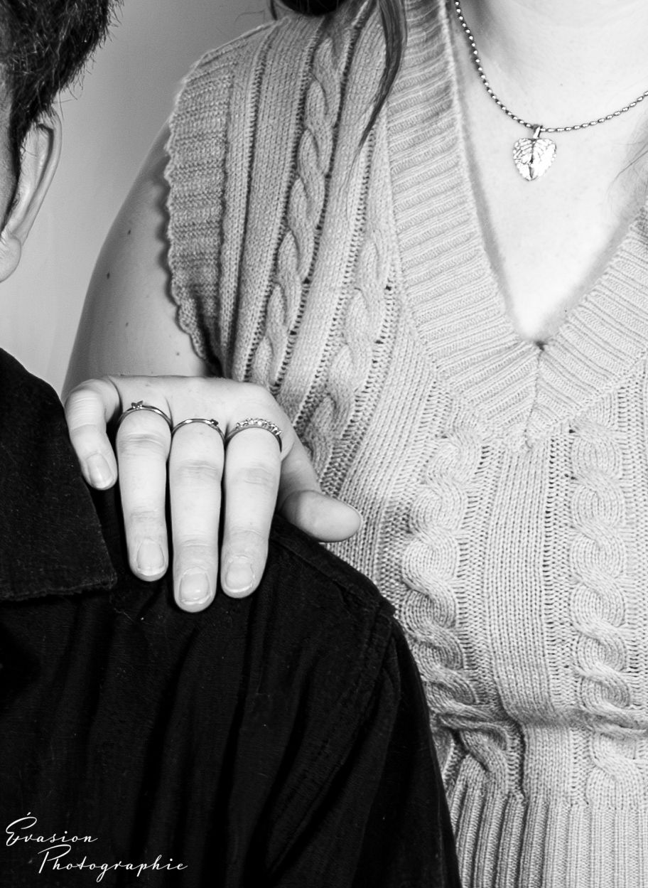 photo de détails d'une séance photo couple en studio à Québec.