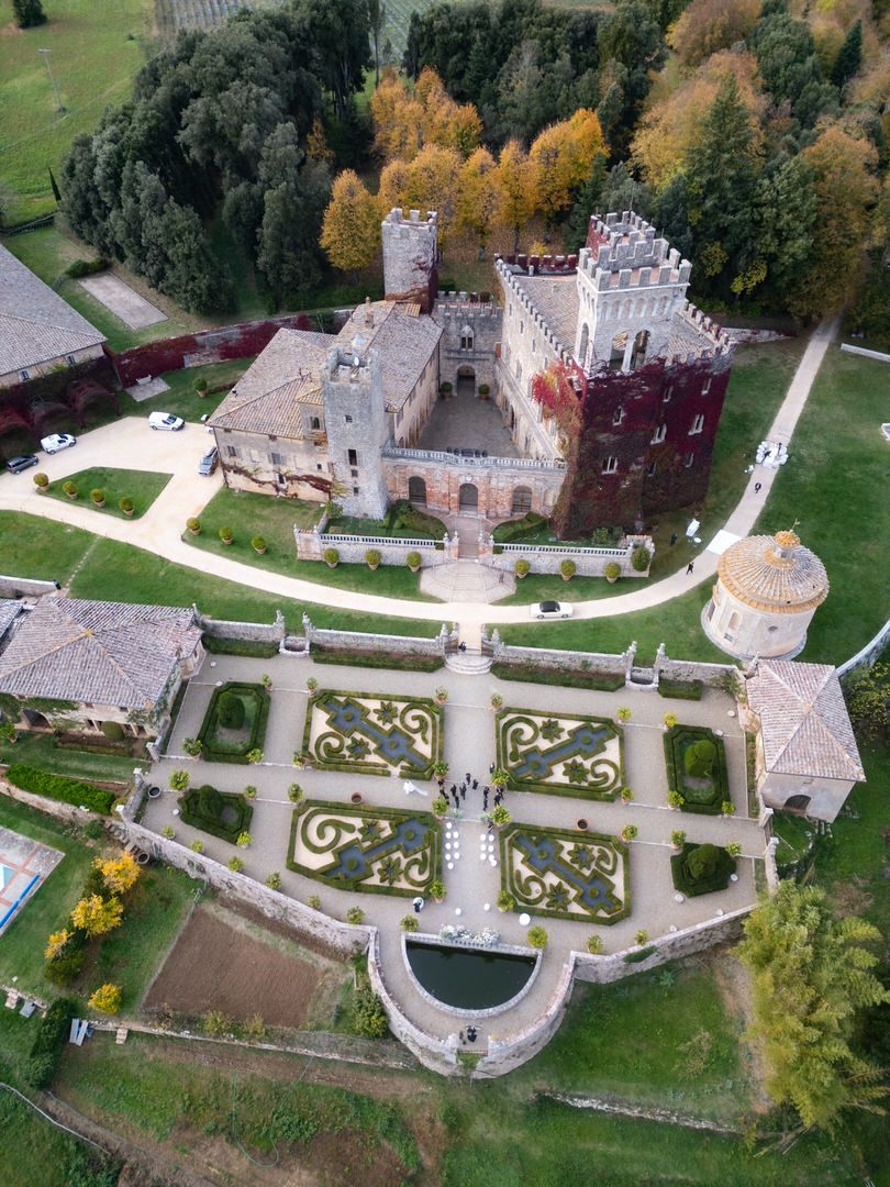Wedding at Castello di Celsa at a destination wedding in italy. Destination wedding photographer italy
