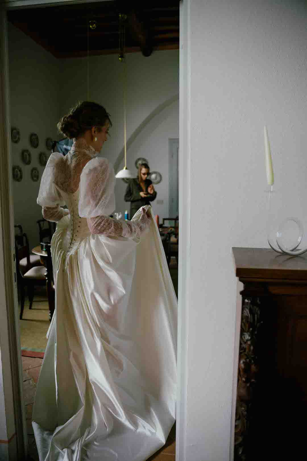 Wedding at Castello di Celsa at a destination wedding in italy. Destination wedding photographer italy