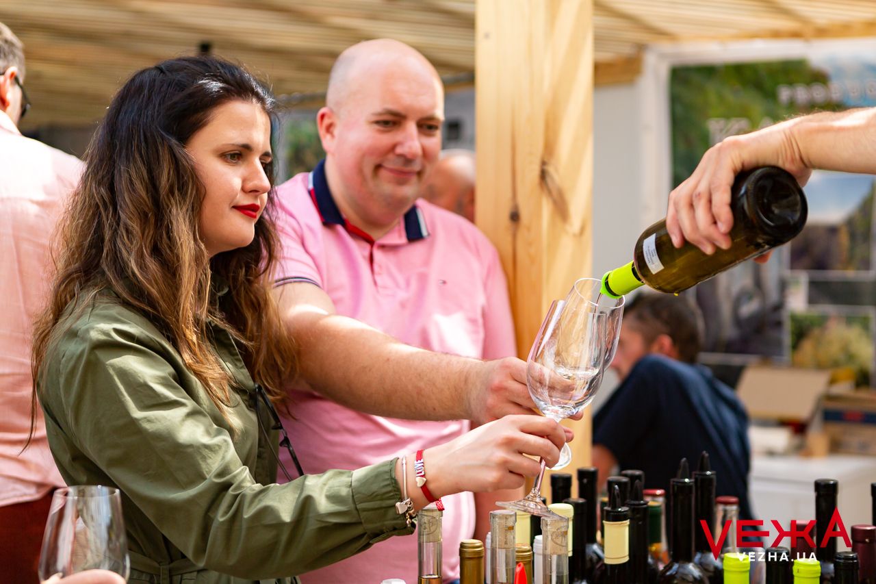Wine pouring demonstration at outdoor tasting event.