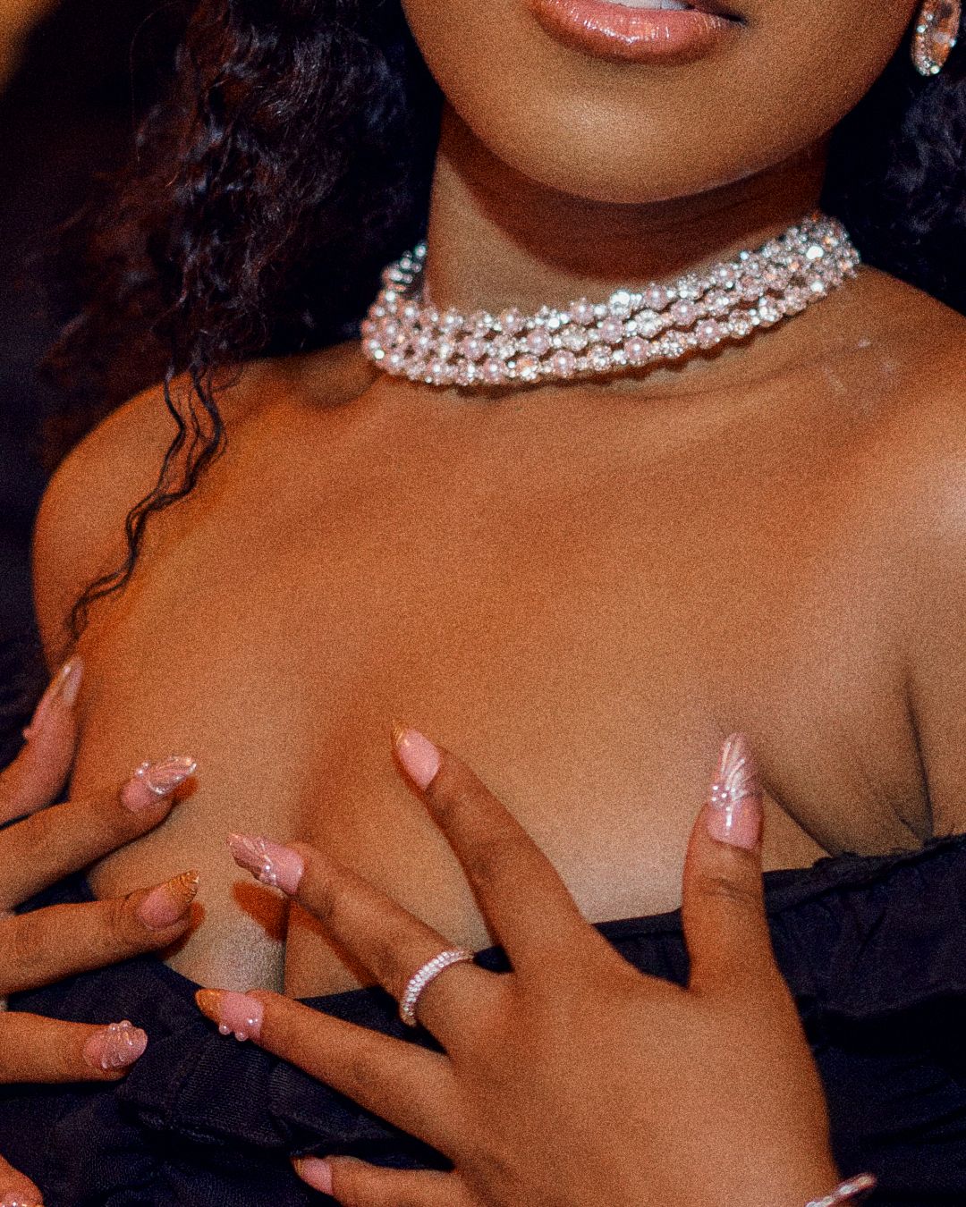 Close-up detail of a pearl choker necklace and elegant jewelry accessories.